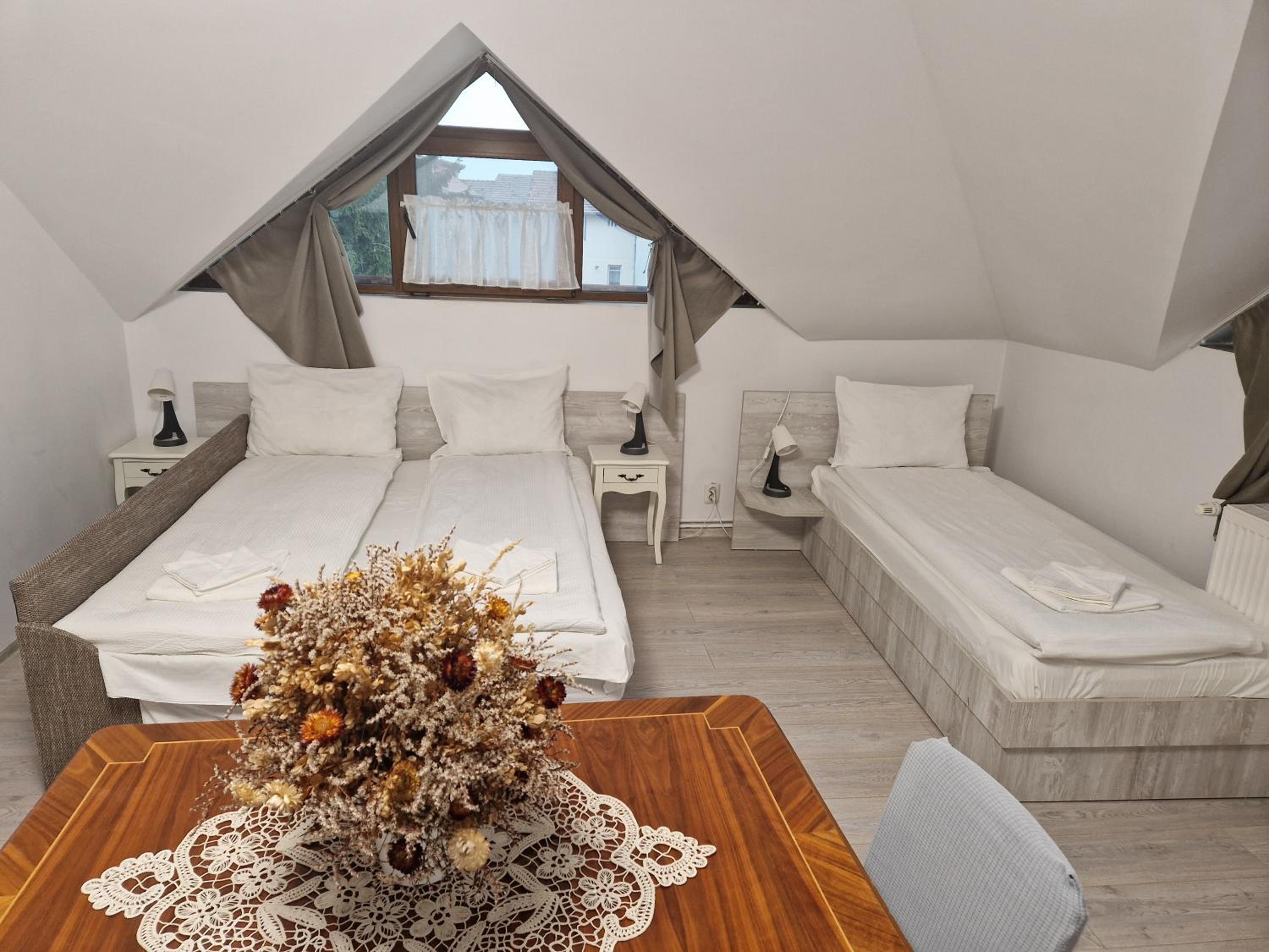 Quadruple Room - Photo 8