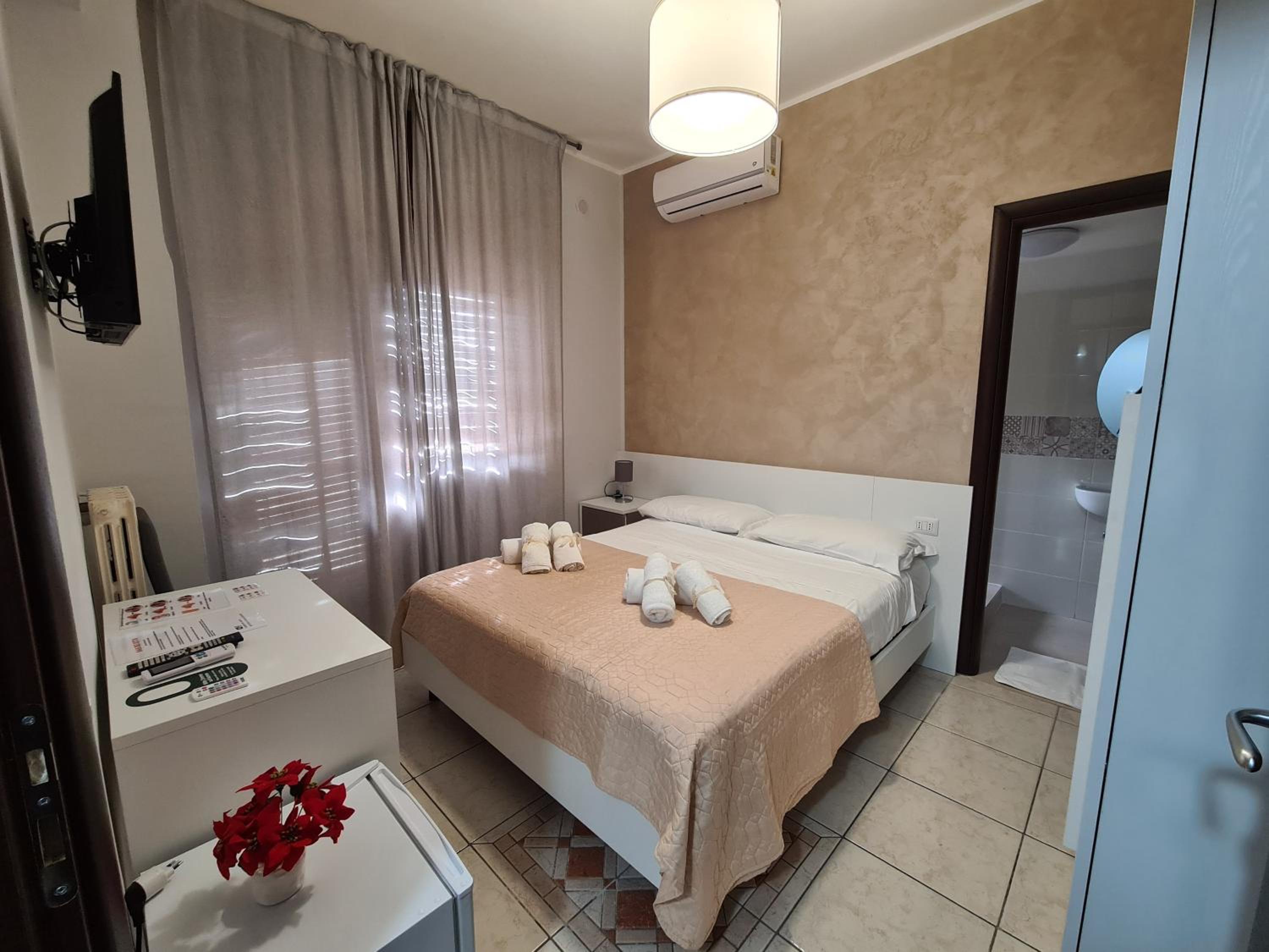 Standard Double Room - Photo 1