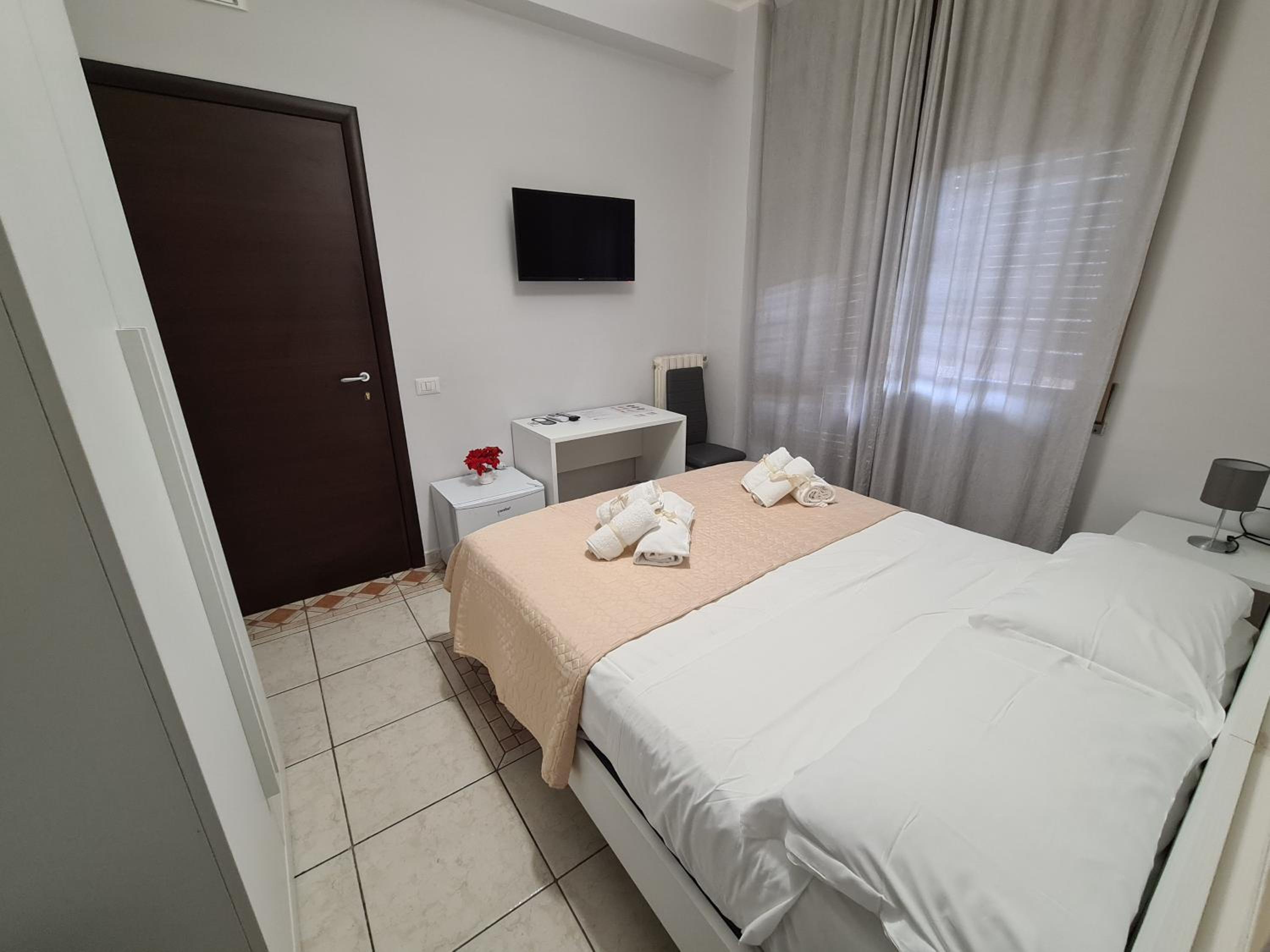 Standard Double Room - Photo 6