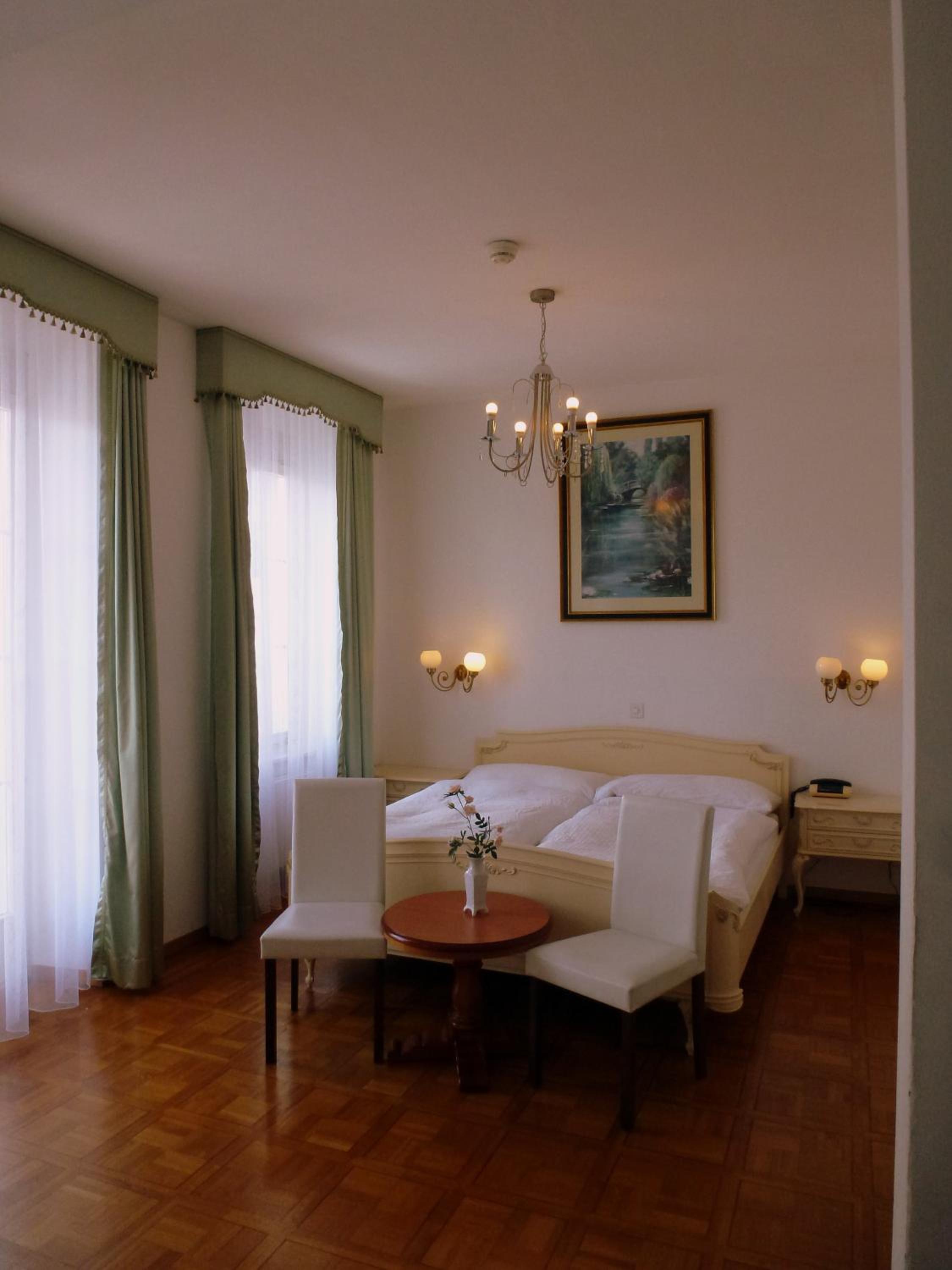 Double Room - Photo 9