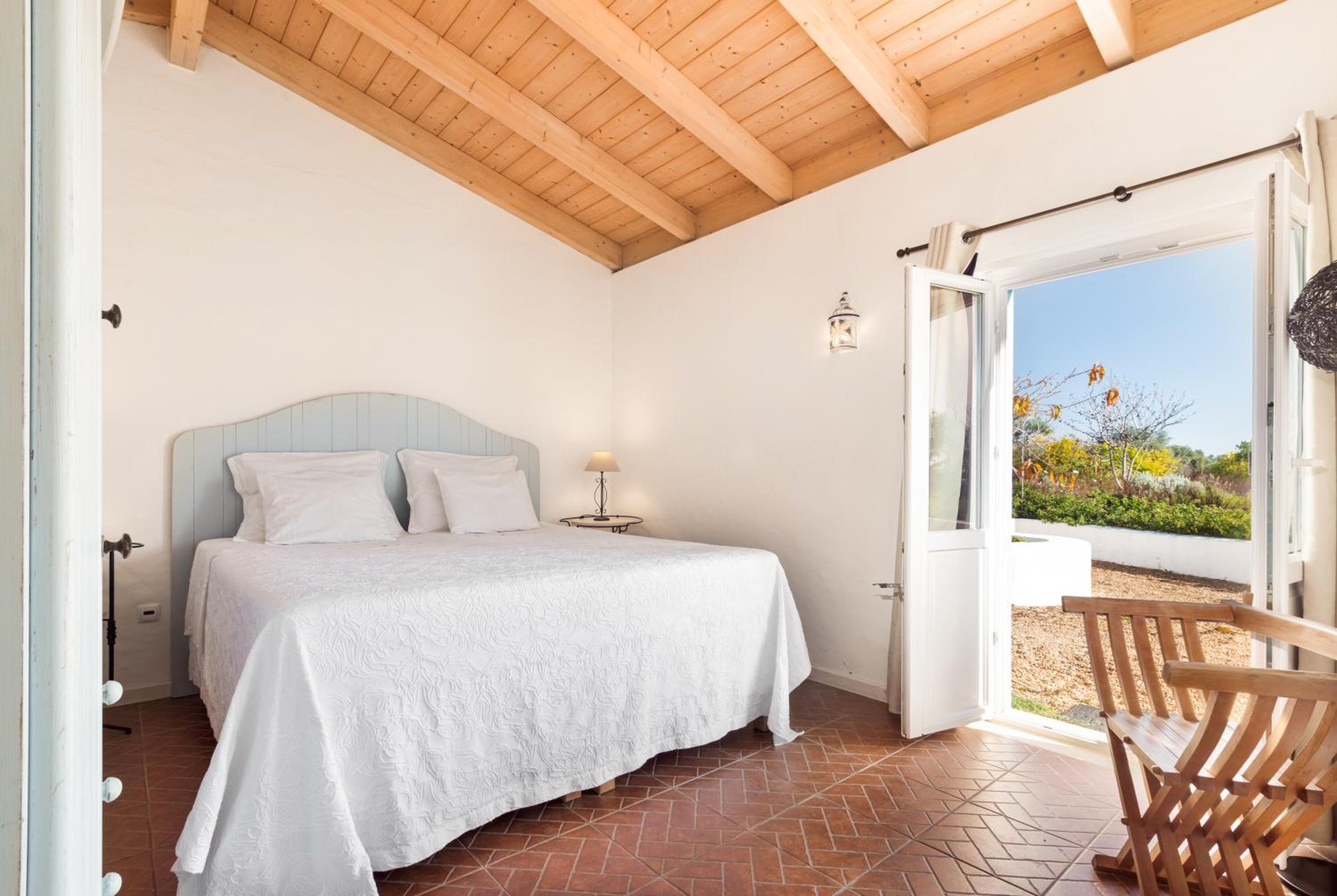 One-Bedroom House with Lake View photo 3
