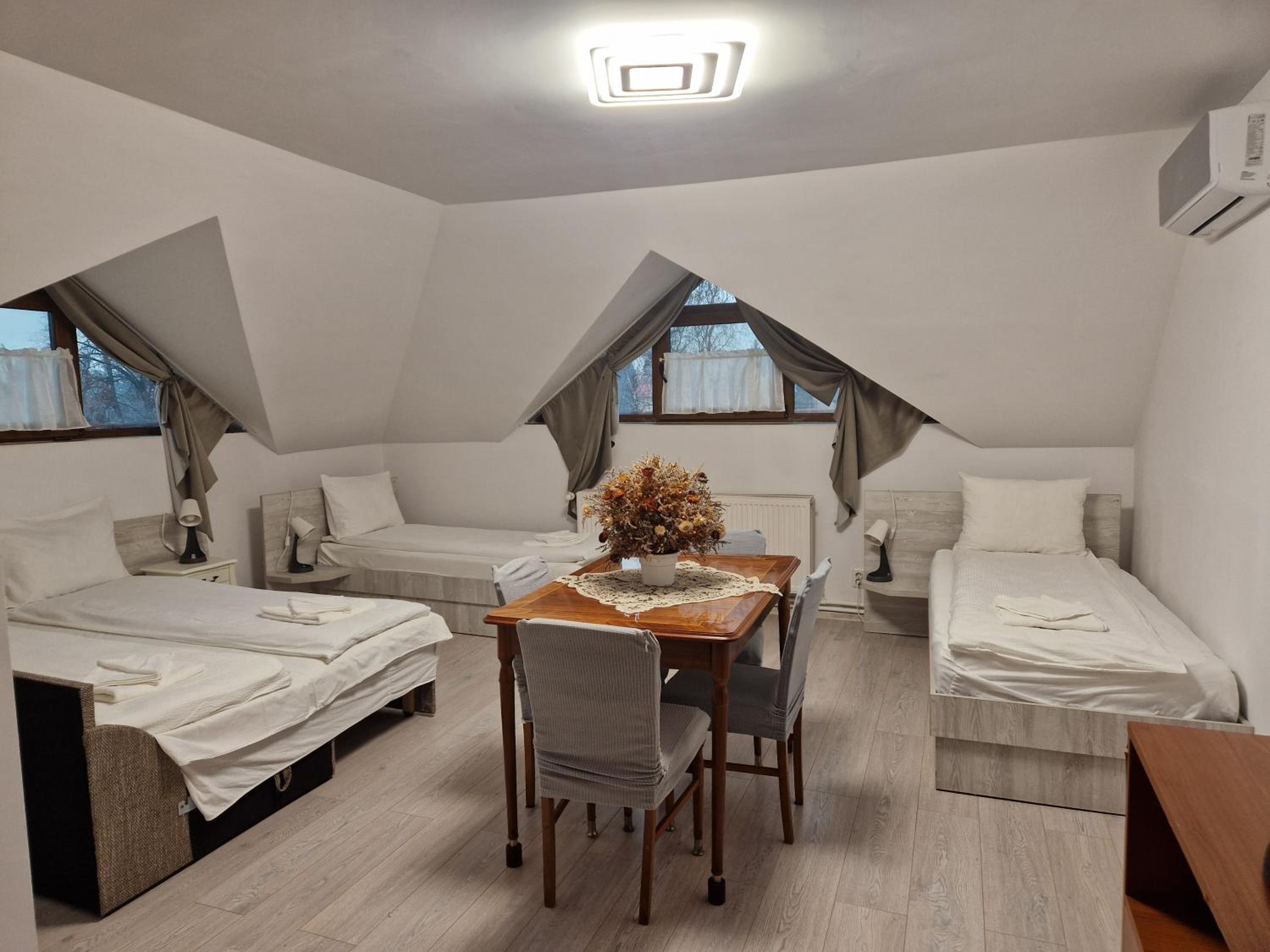 Quadruple Room - Photo 1