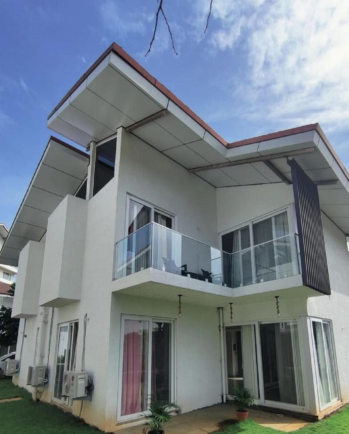 Villa photo 2