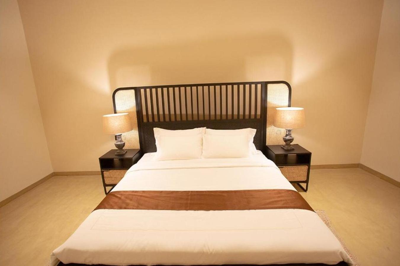 Deluxe King Suite photo 2