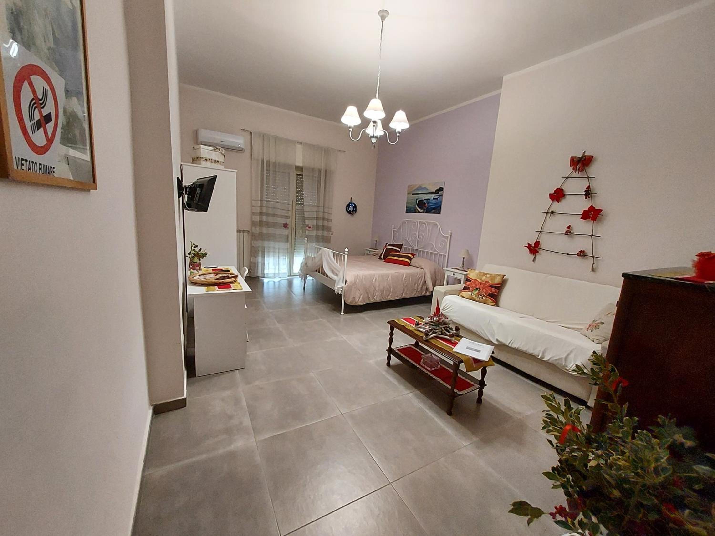 Quadruple Room with Private Bathroom - Photo 35