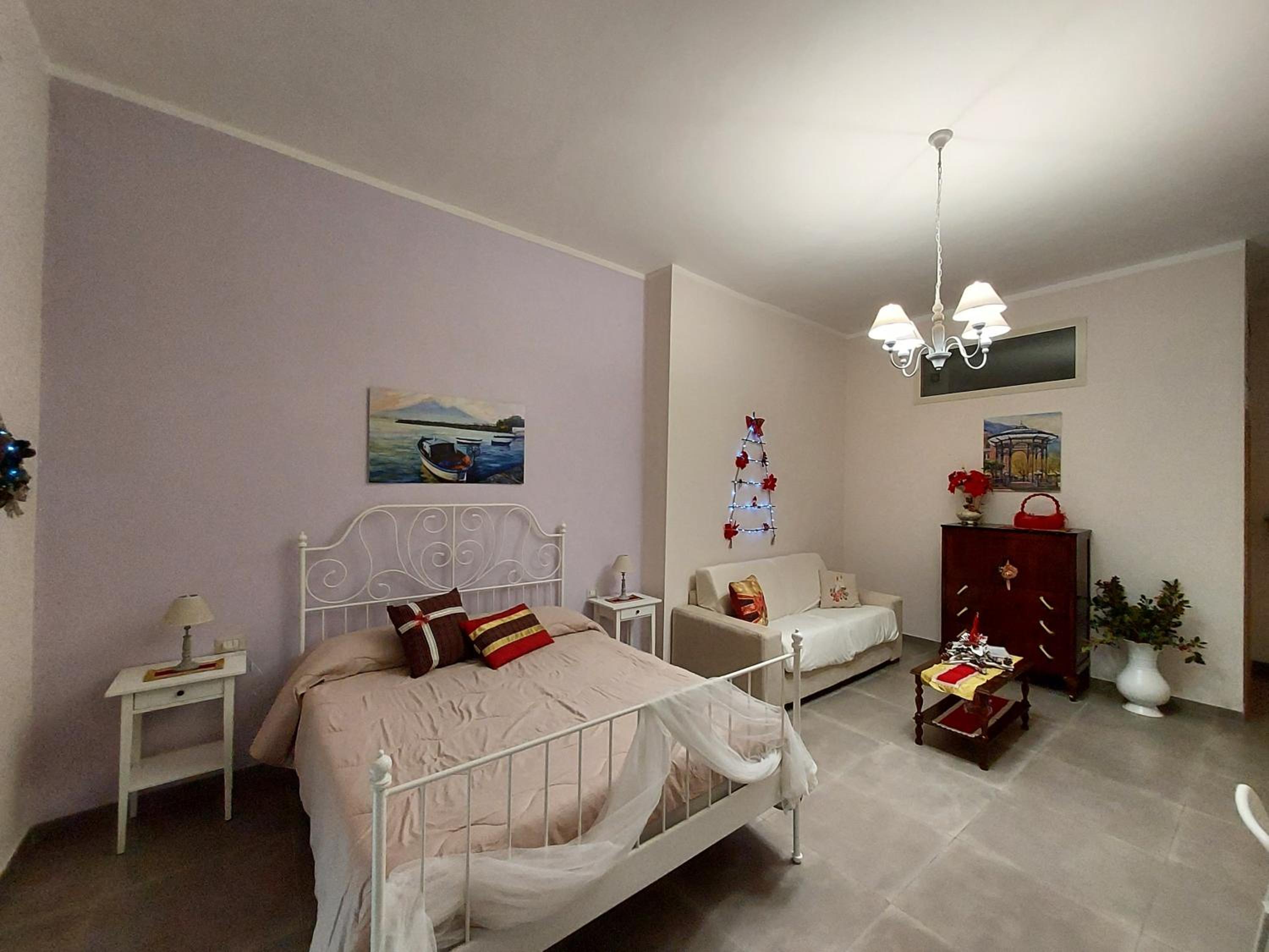Quadruple Room with Private Bathroom - Photo 33