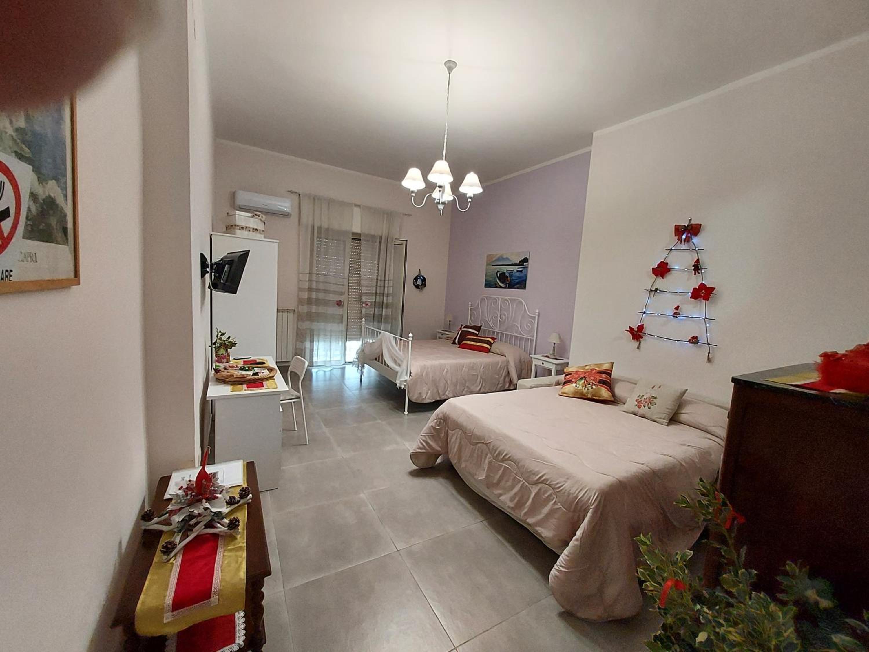 Quadruple Room with Private Bathroom - Photo 31