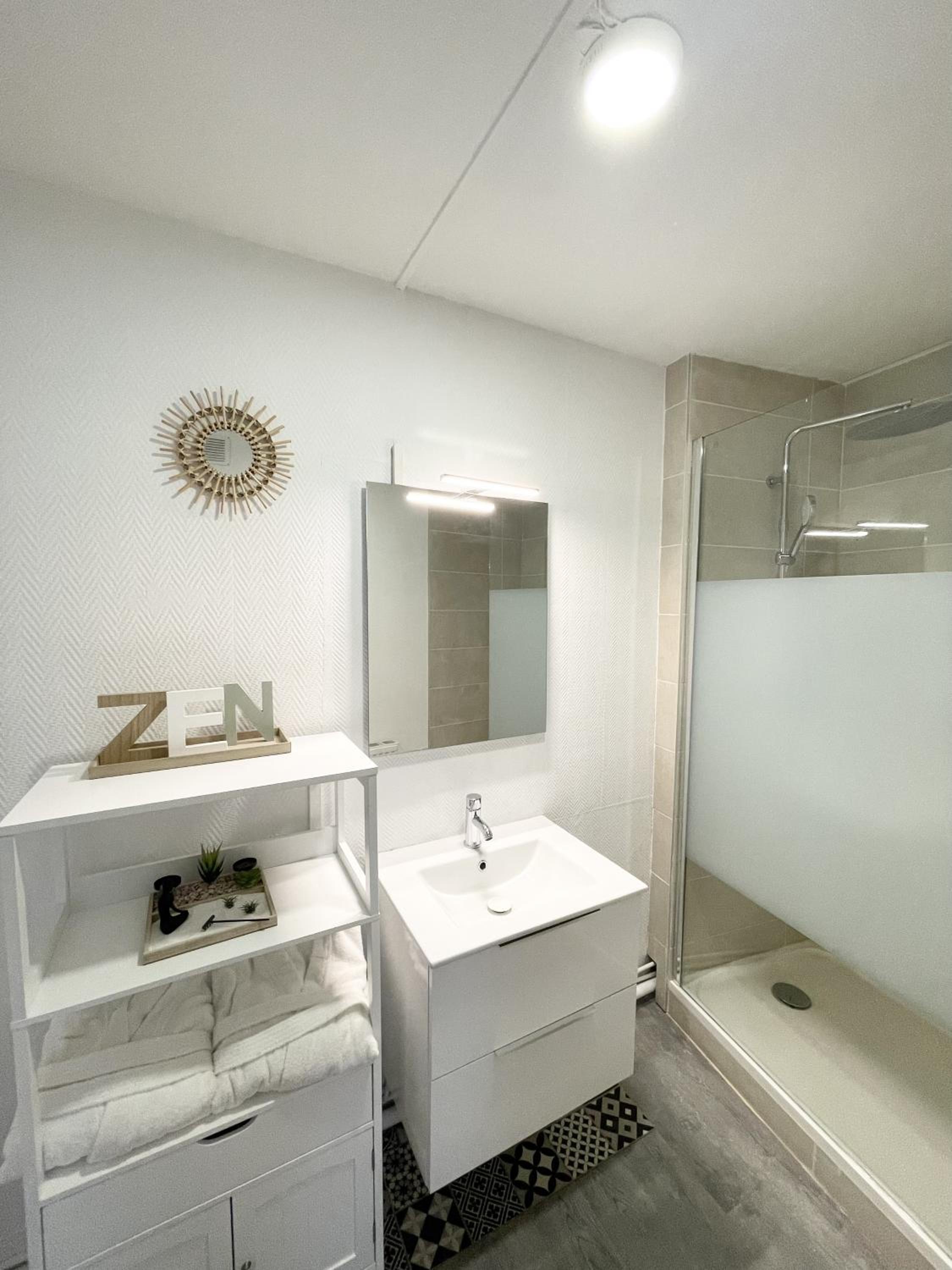 One-Bedroom Apartment - Photo 9