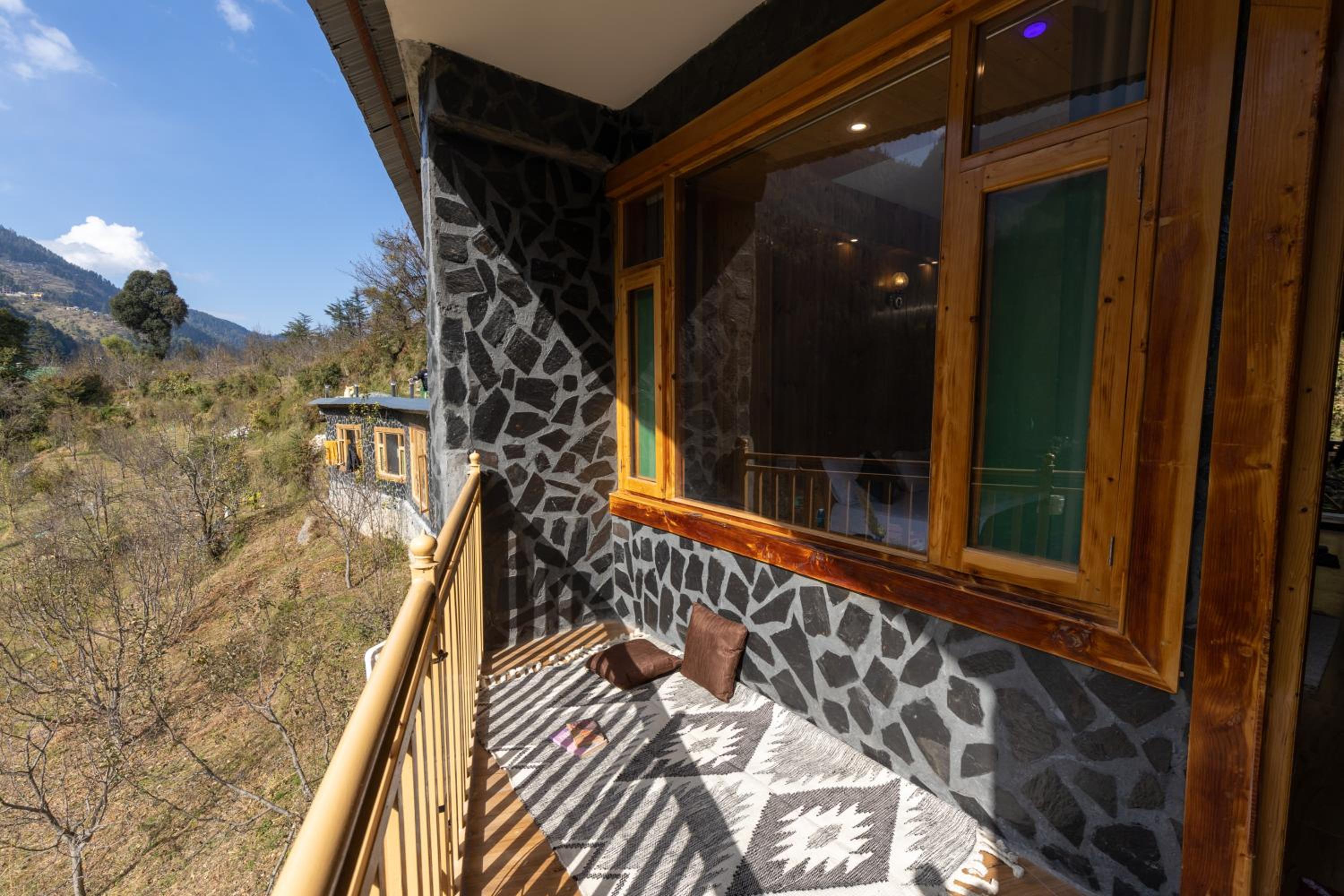 Deluxe Double Room With Balcony photo 2