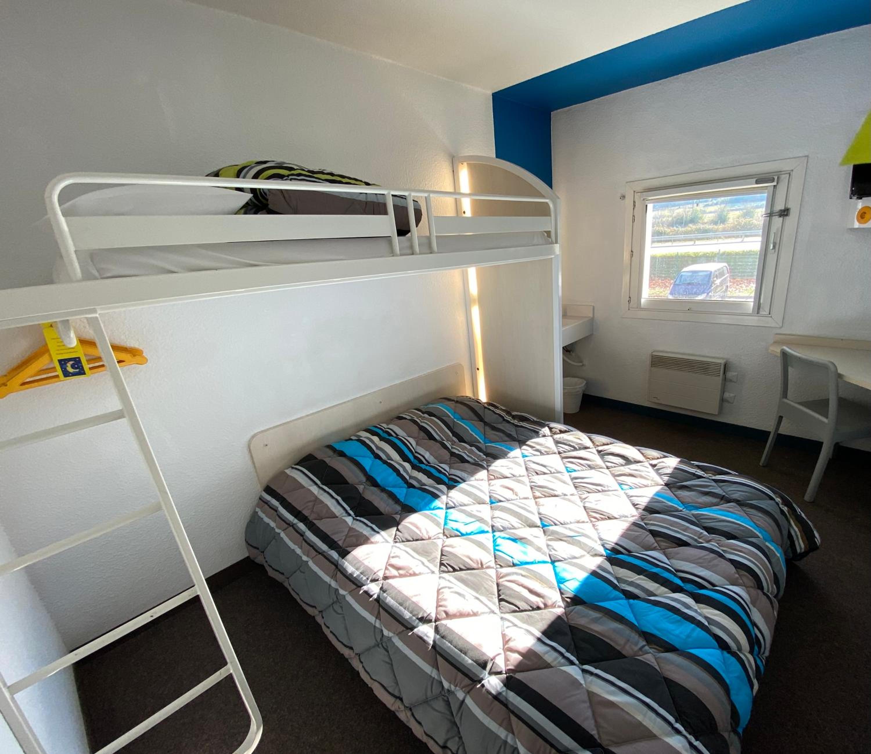 Double Room with Shared Bathroom photo 3