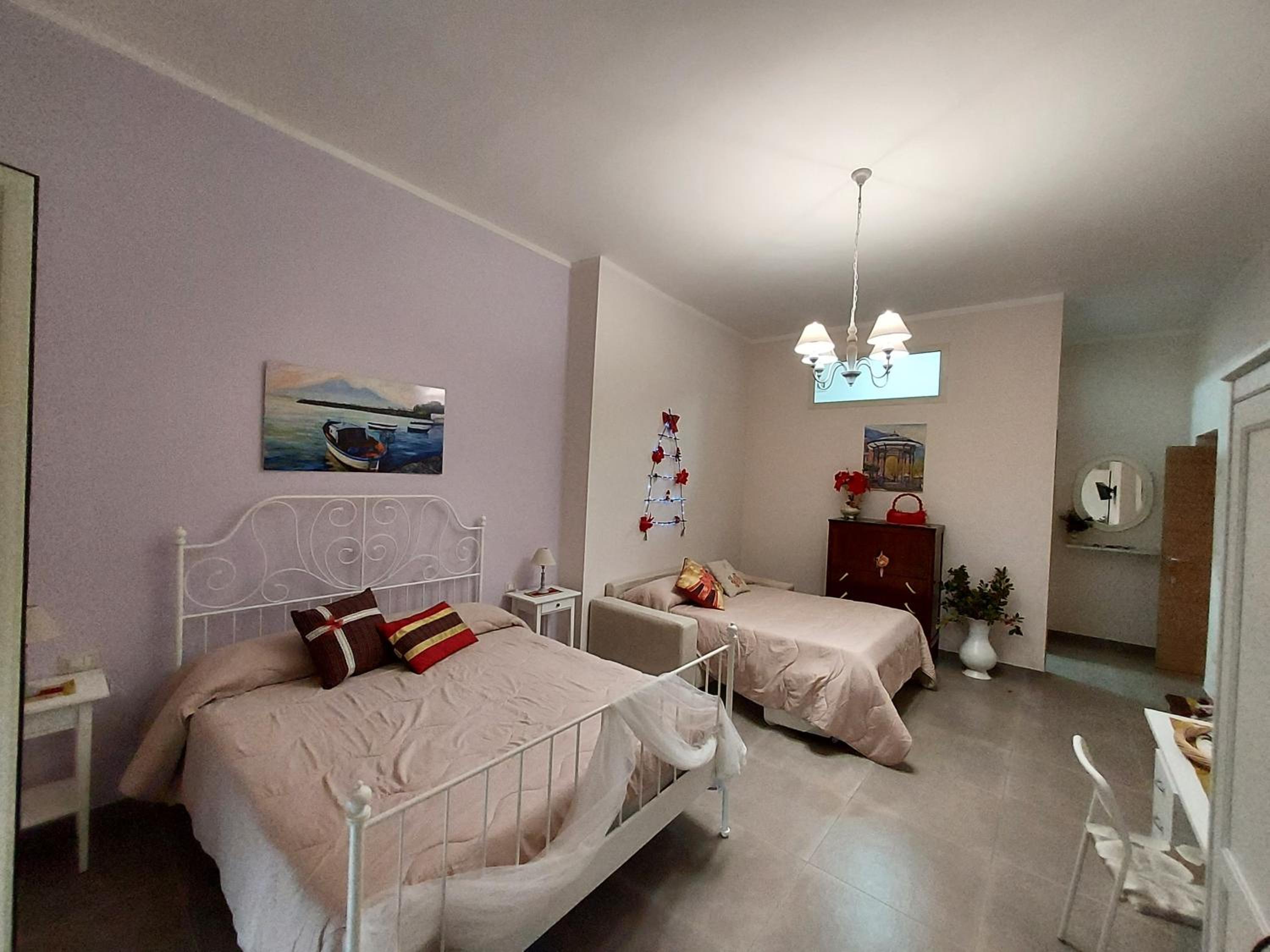Quadruple Room with Private Bathroom - Photo 32