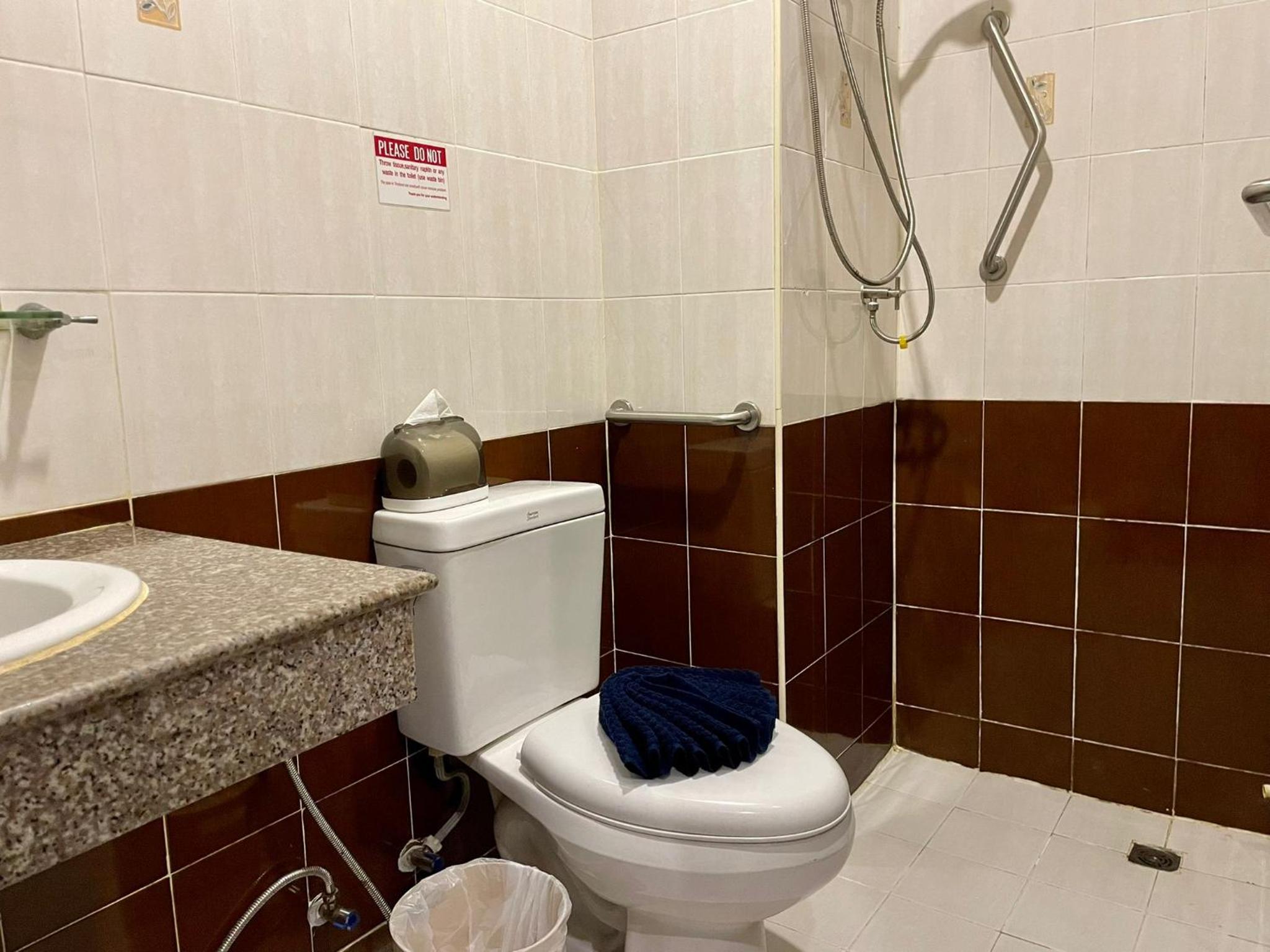 Standard Double Room - No window - Photo 3
