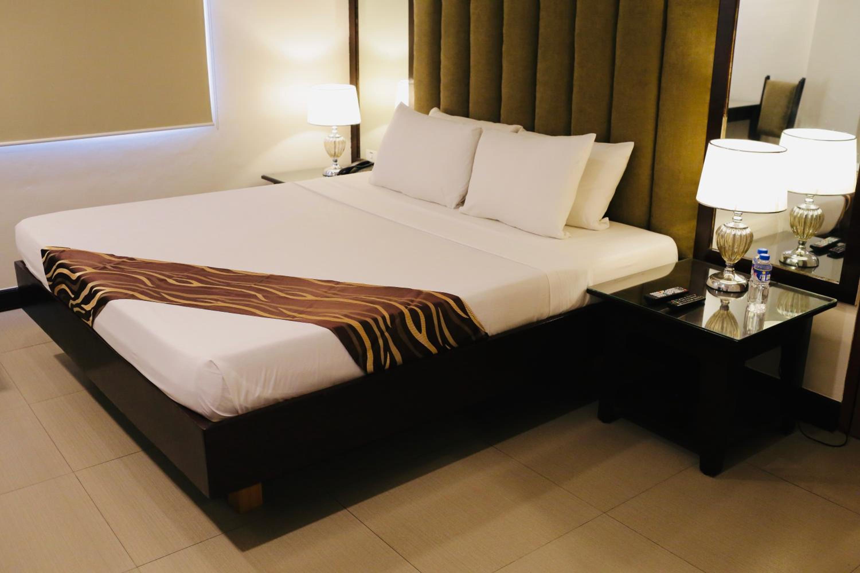 Suite - Photo 1