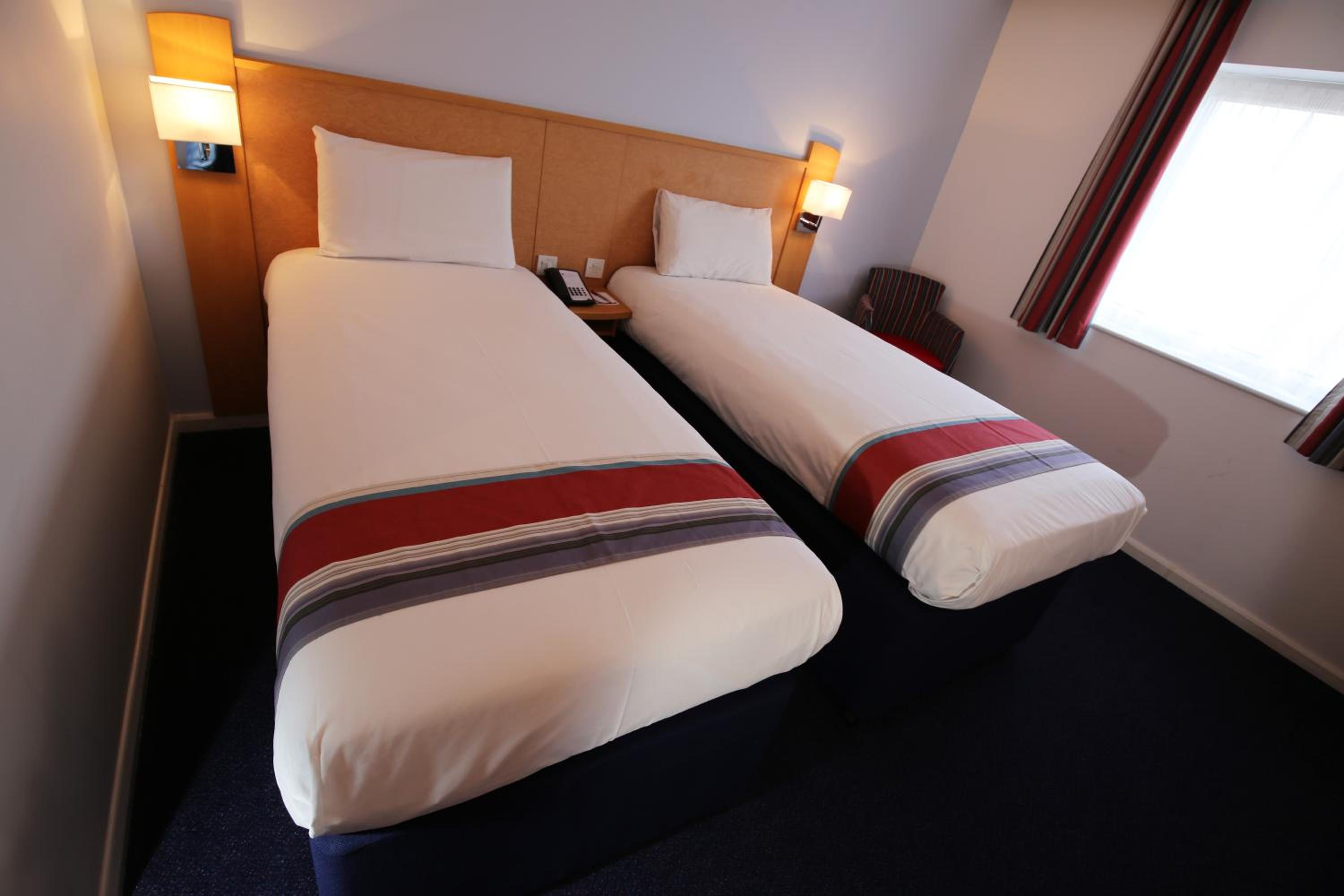 Twin Room - Non Smoking - Photo 7