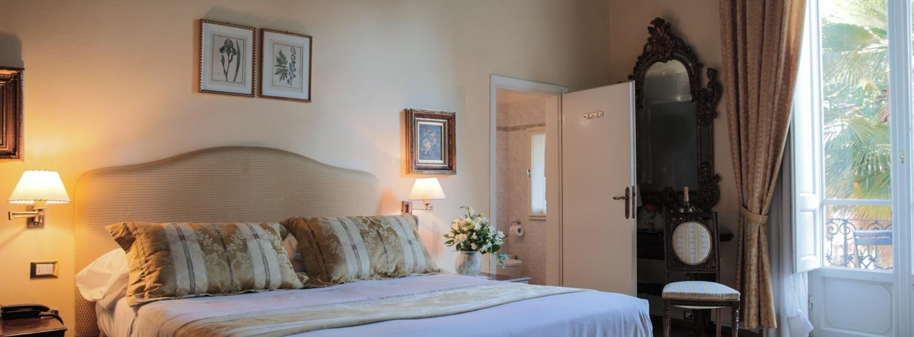 Deluxe Double Room thumbnail 5