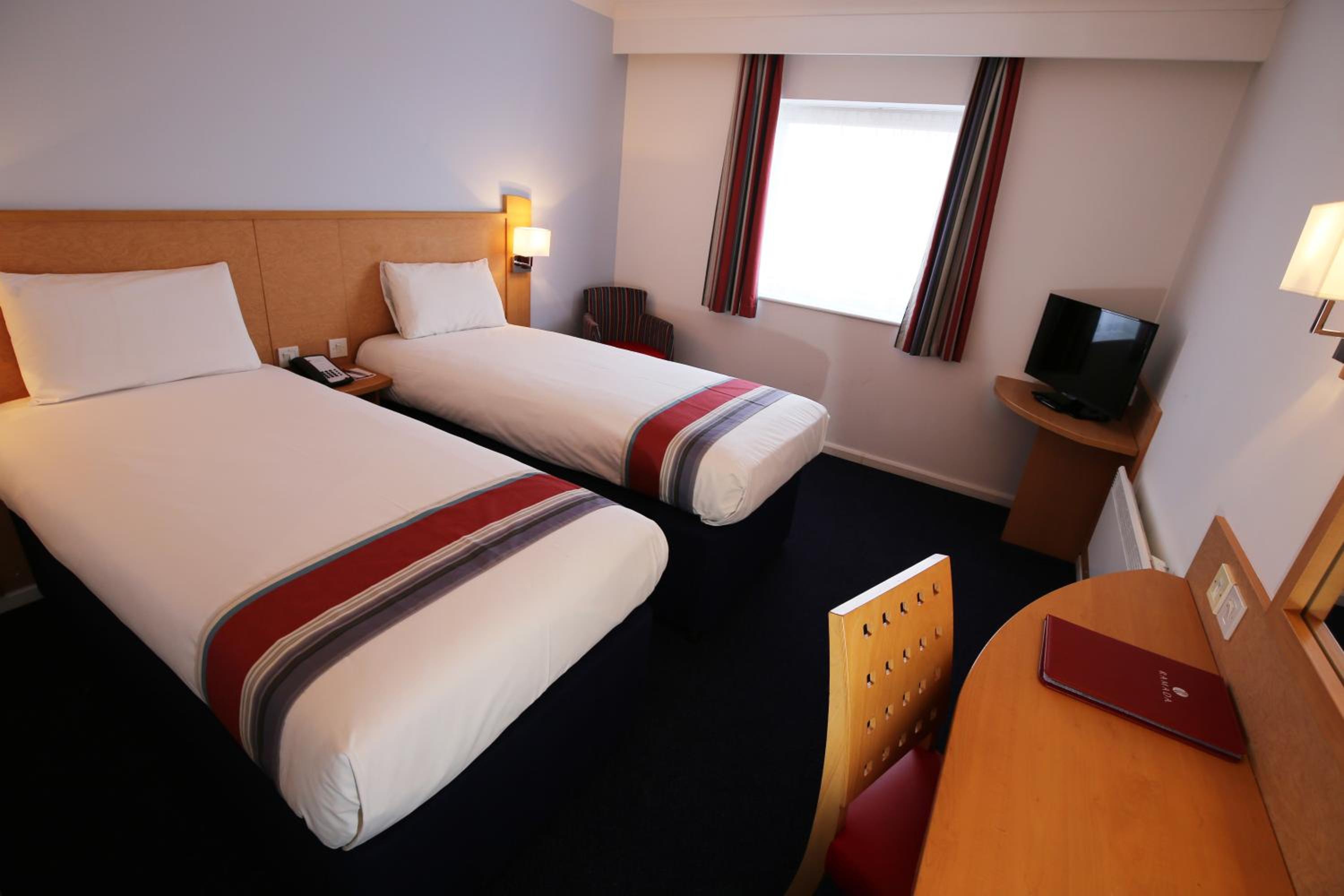 Twin Room - Non Smoking - Photo 6