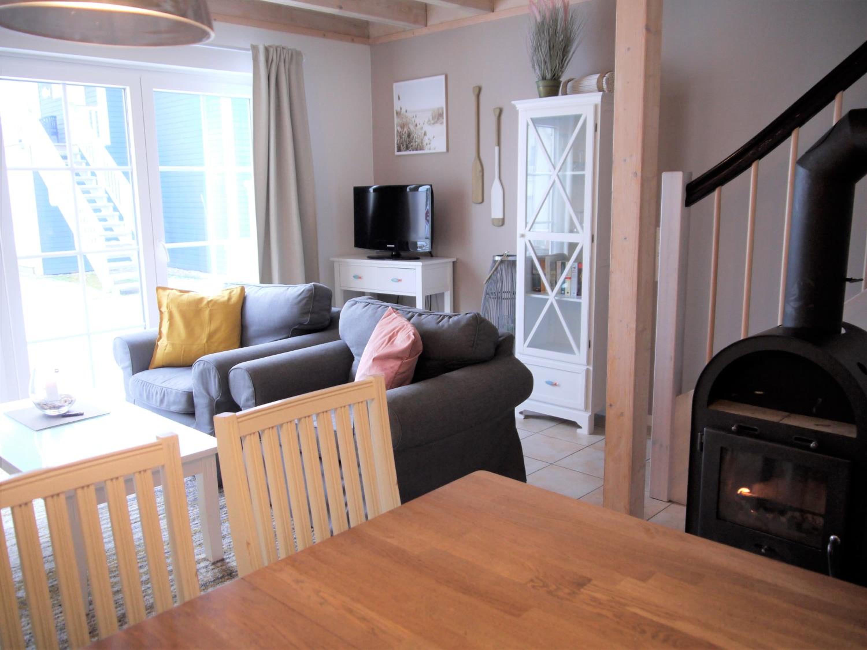 Three-Bedroom House photo 2