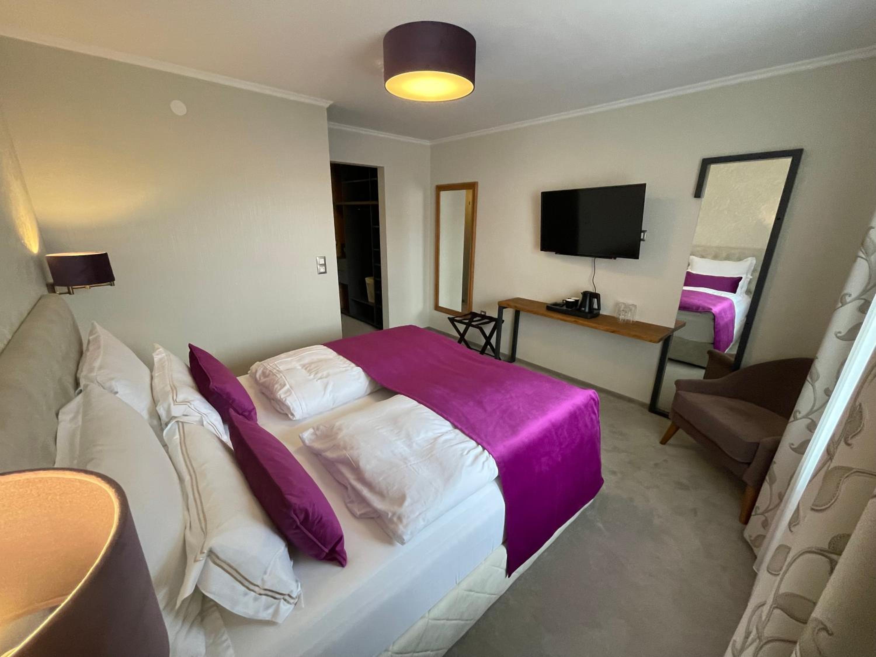 Double Room - Photo 5