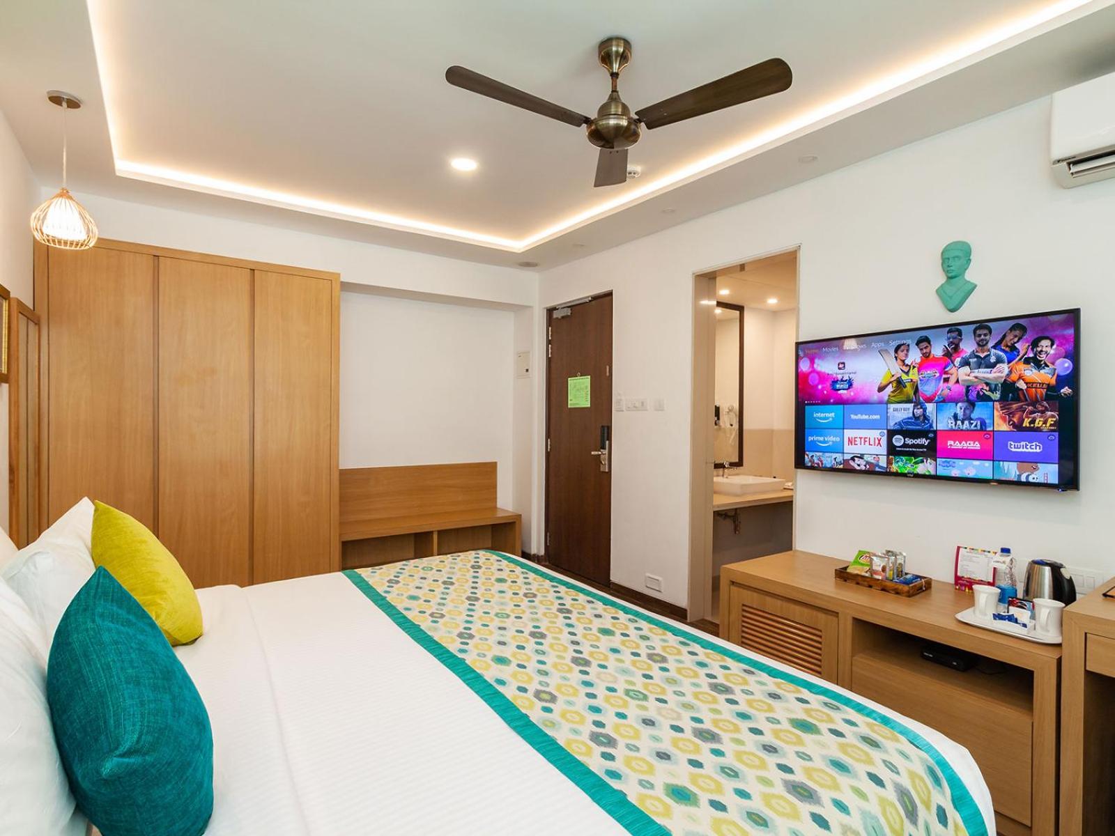 Pool Side Room - Photo 2