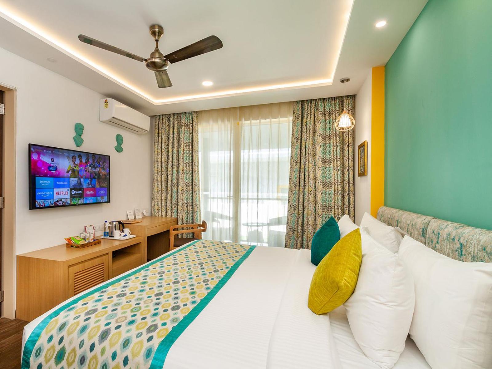 Pool Side Room - Photo 3