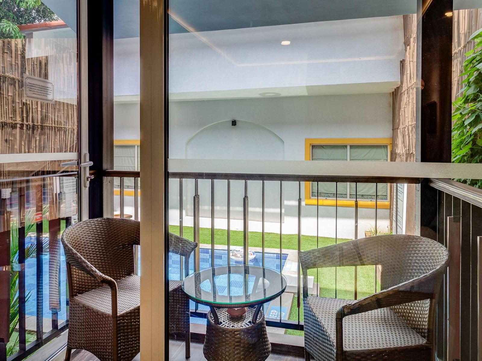 Pool Side Room - Photo 5