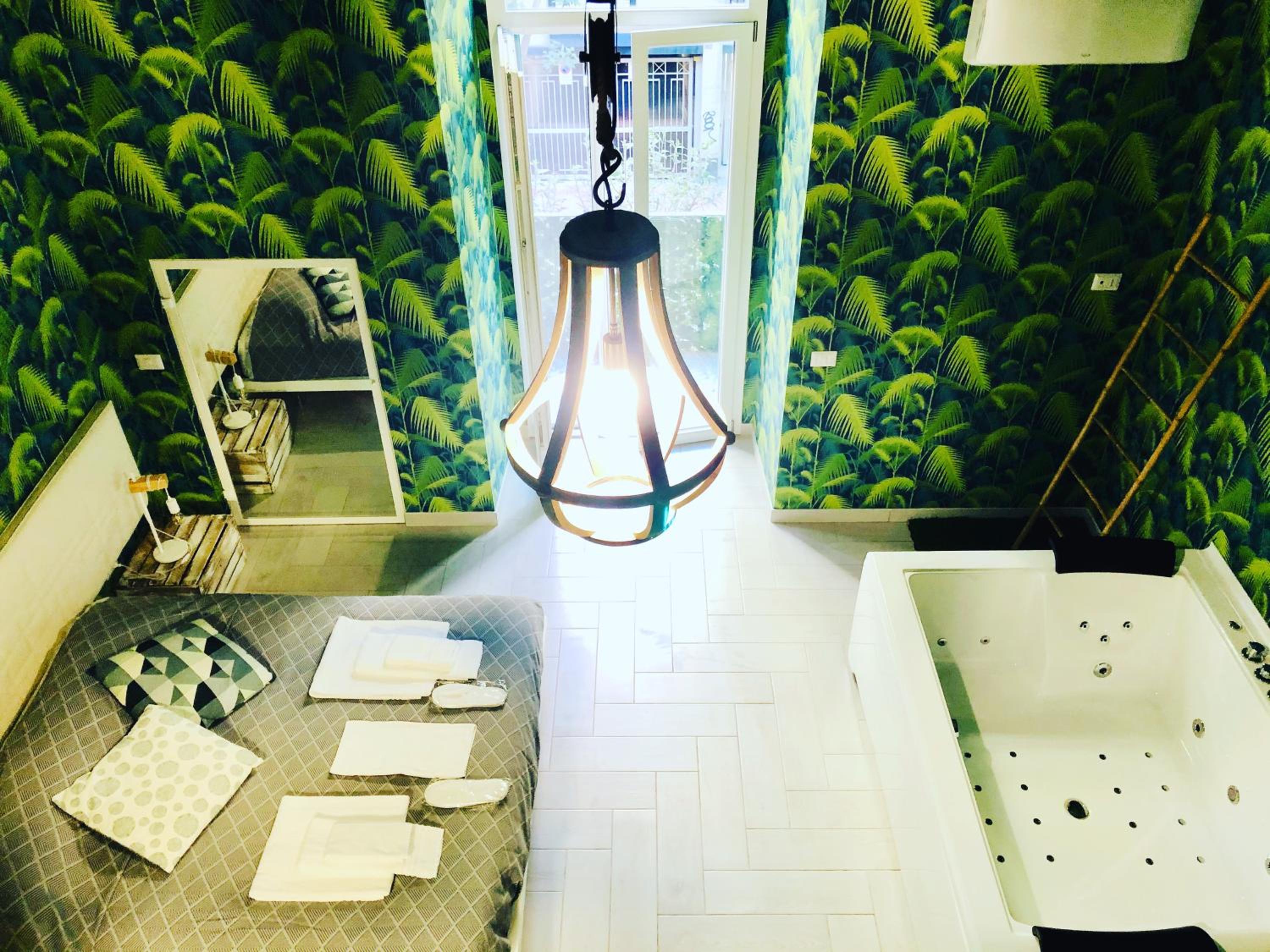 Suite with Spa Bath - Photo 9