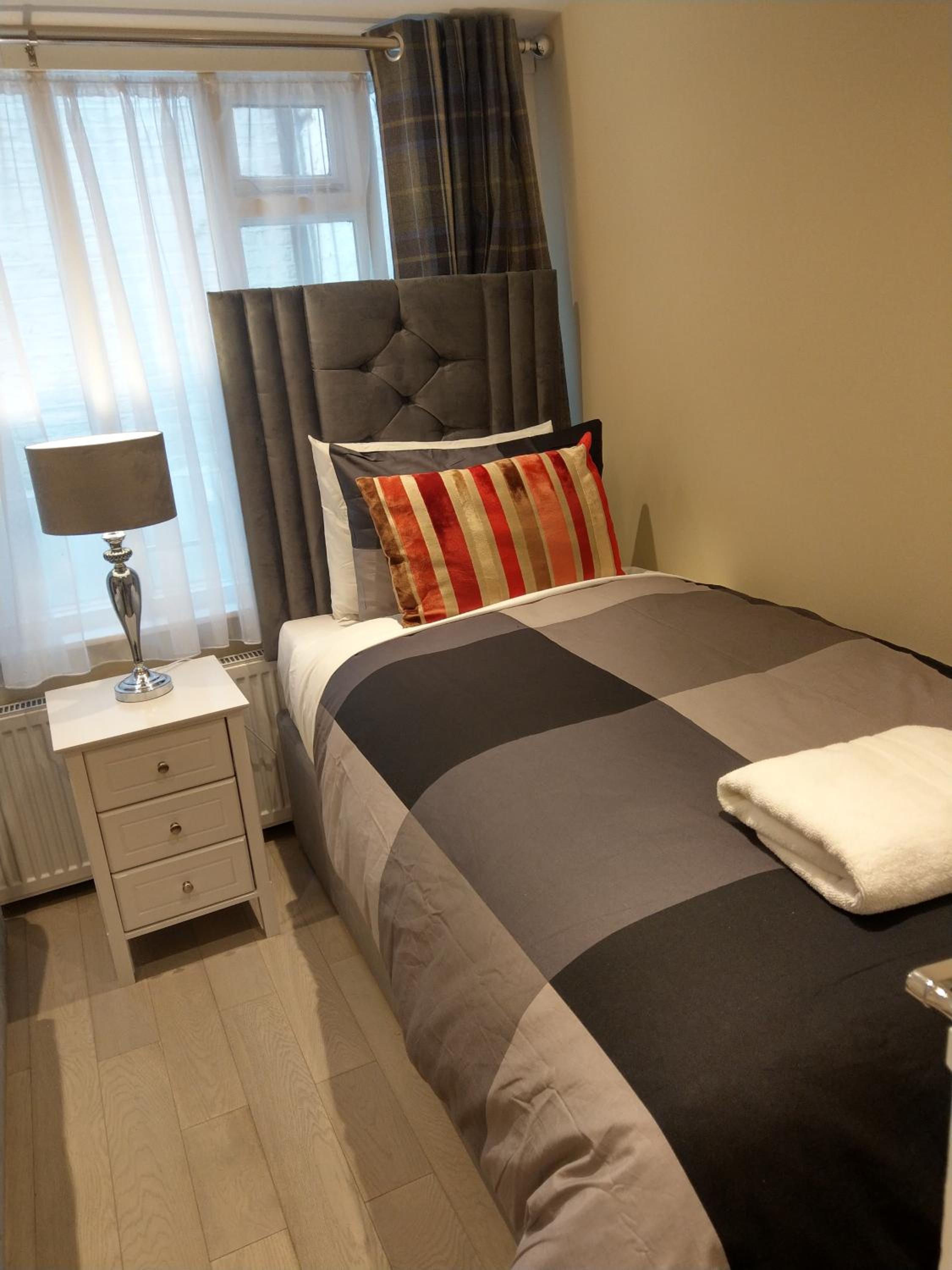 Single Room photo 2