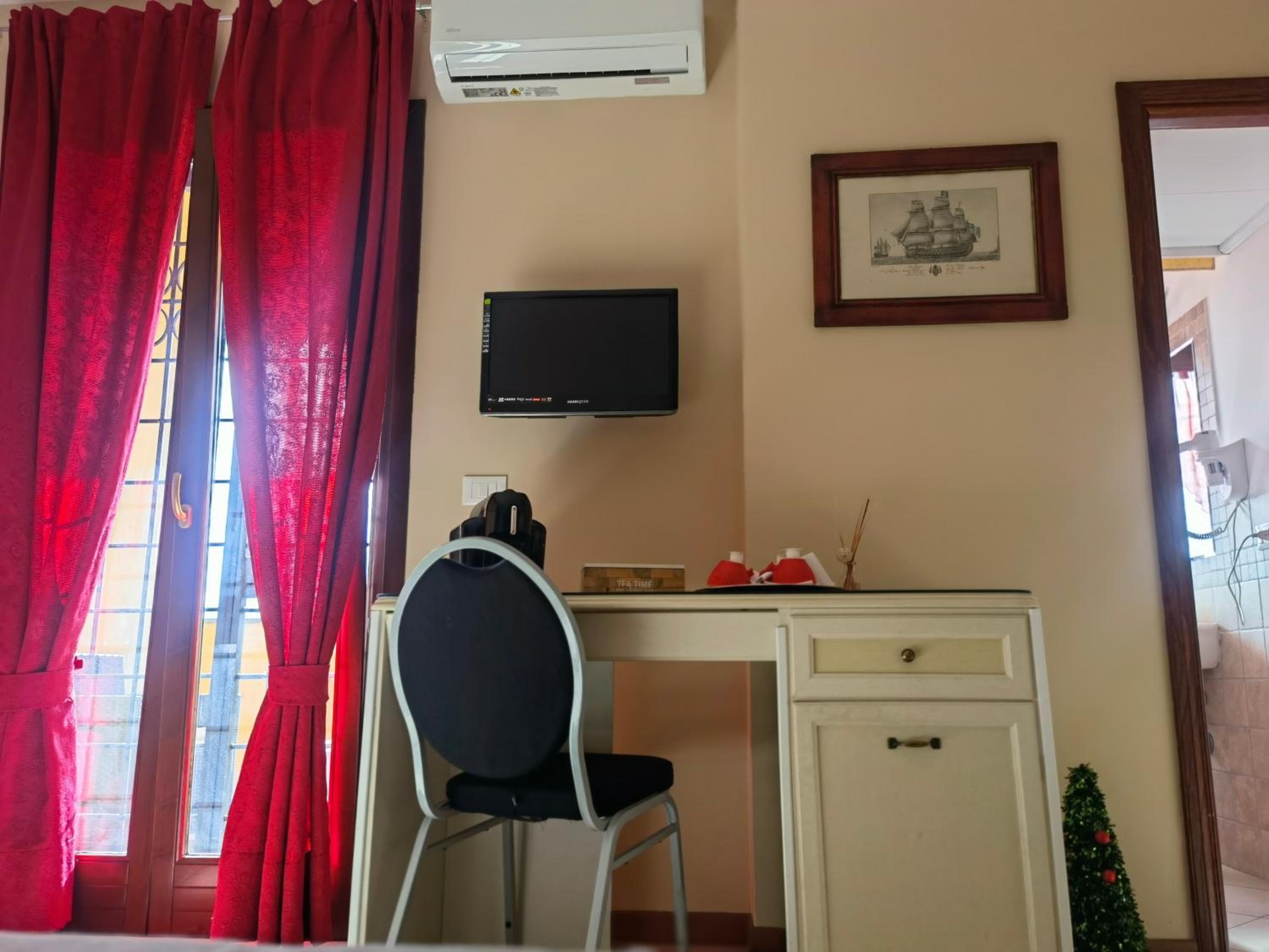 Double Room with Balcony photo 3