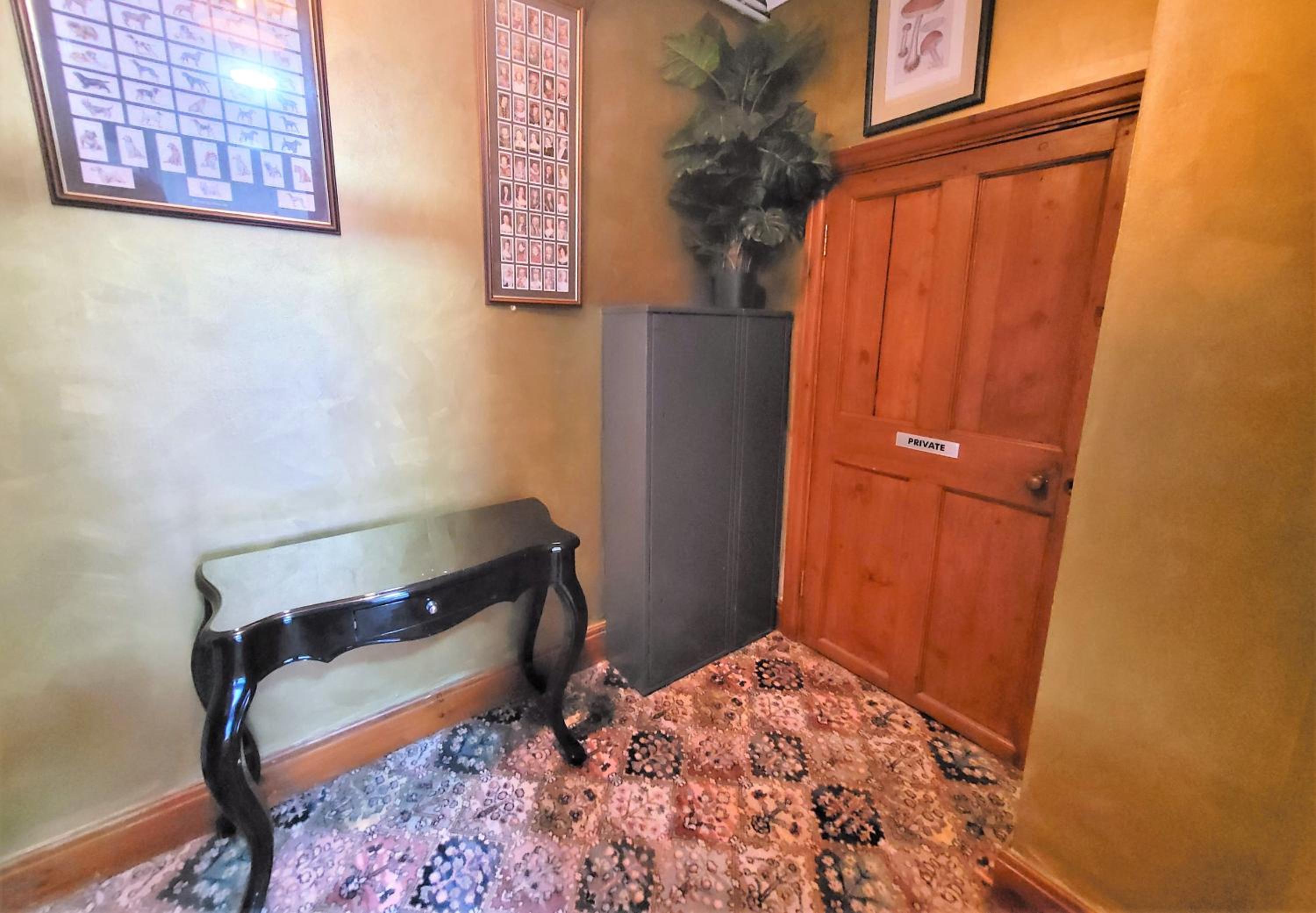 Double Room with Private Bathroom - Photo 17