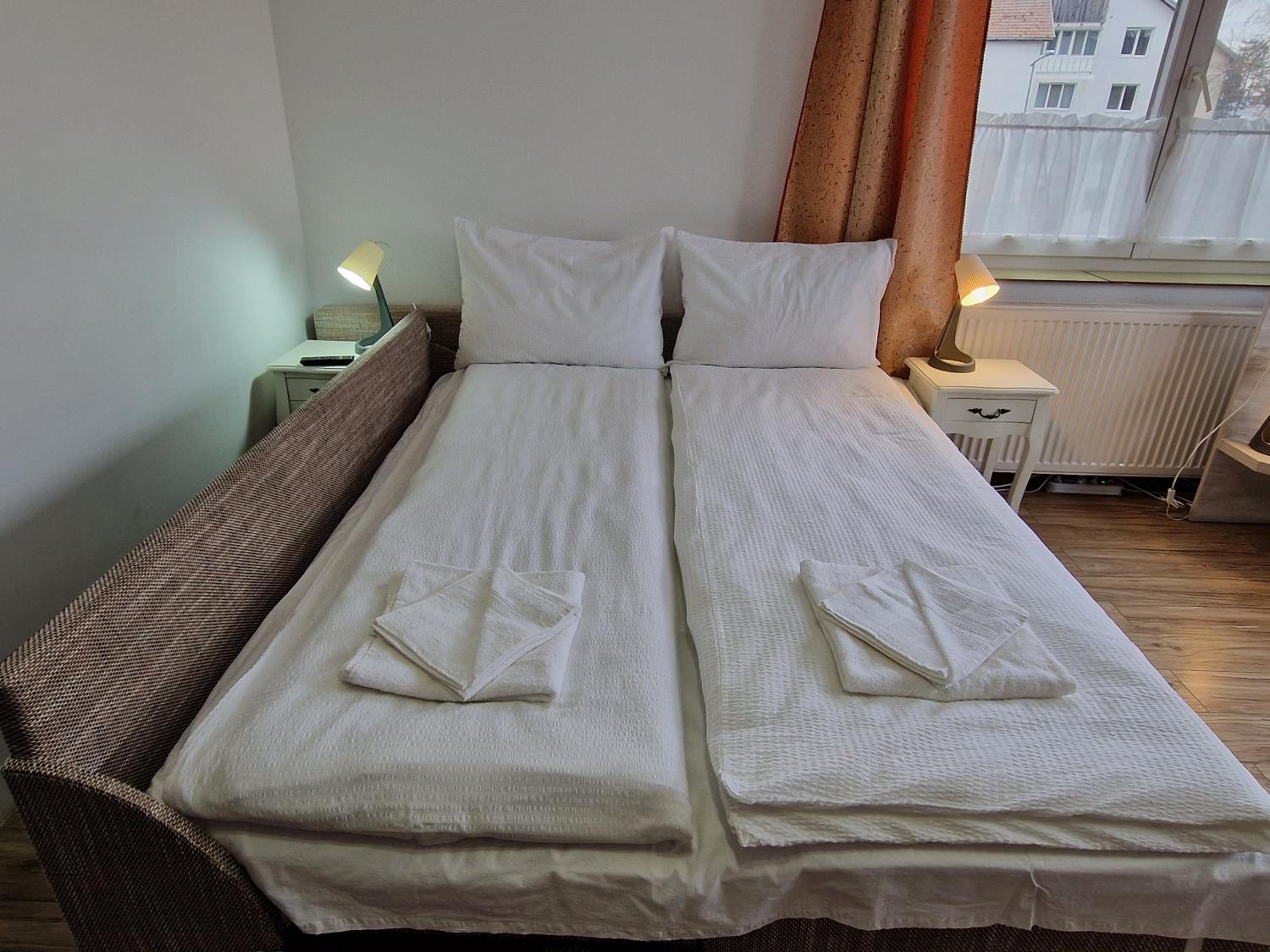 Economy Quadruple Room - Photo 6