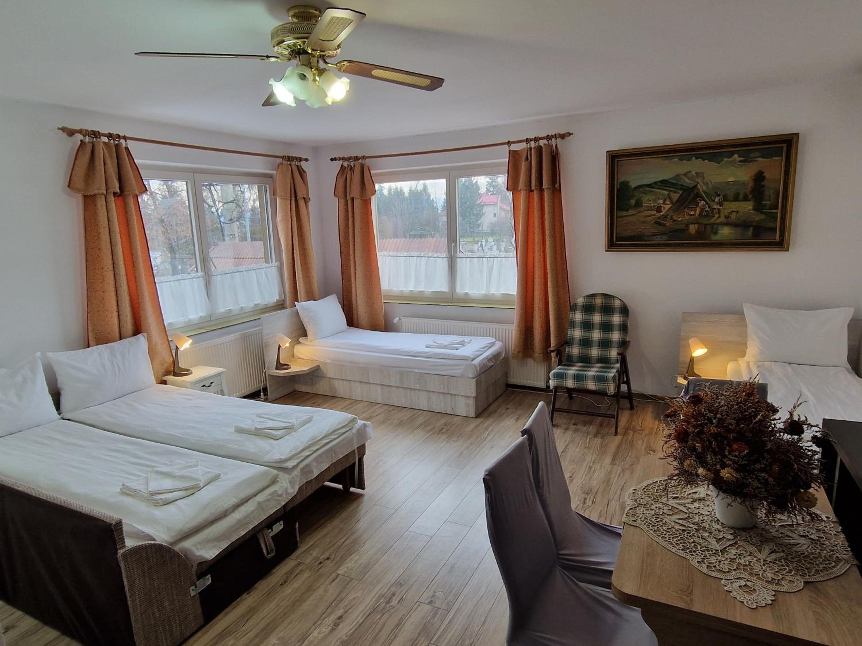 Economy Quadruple Room - Photo 1