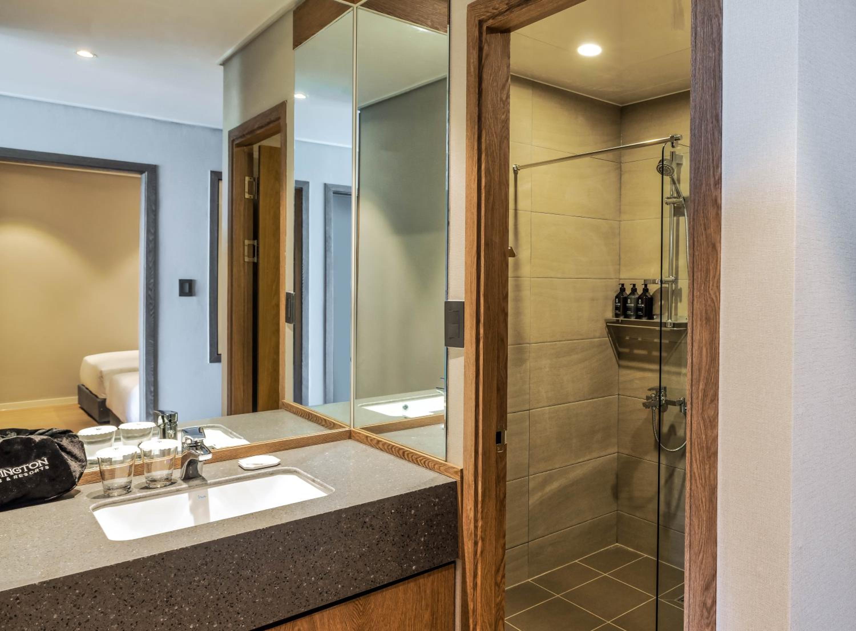 Kensington Premier Mountain - Fully Renovated Room, Free Mini-bar photo 2