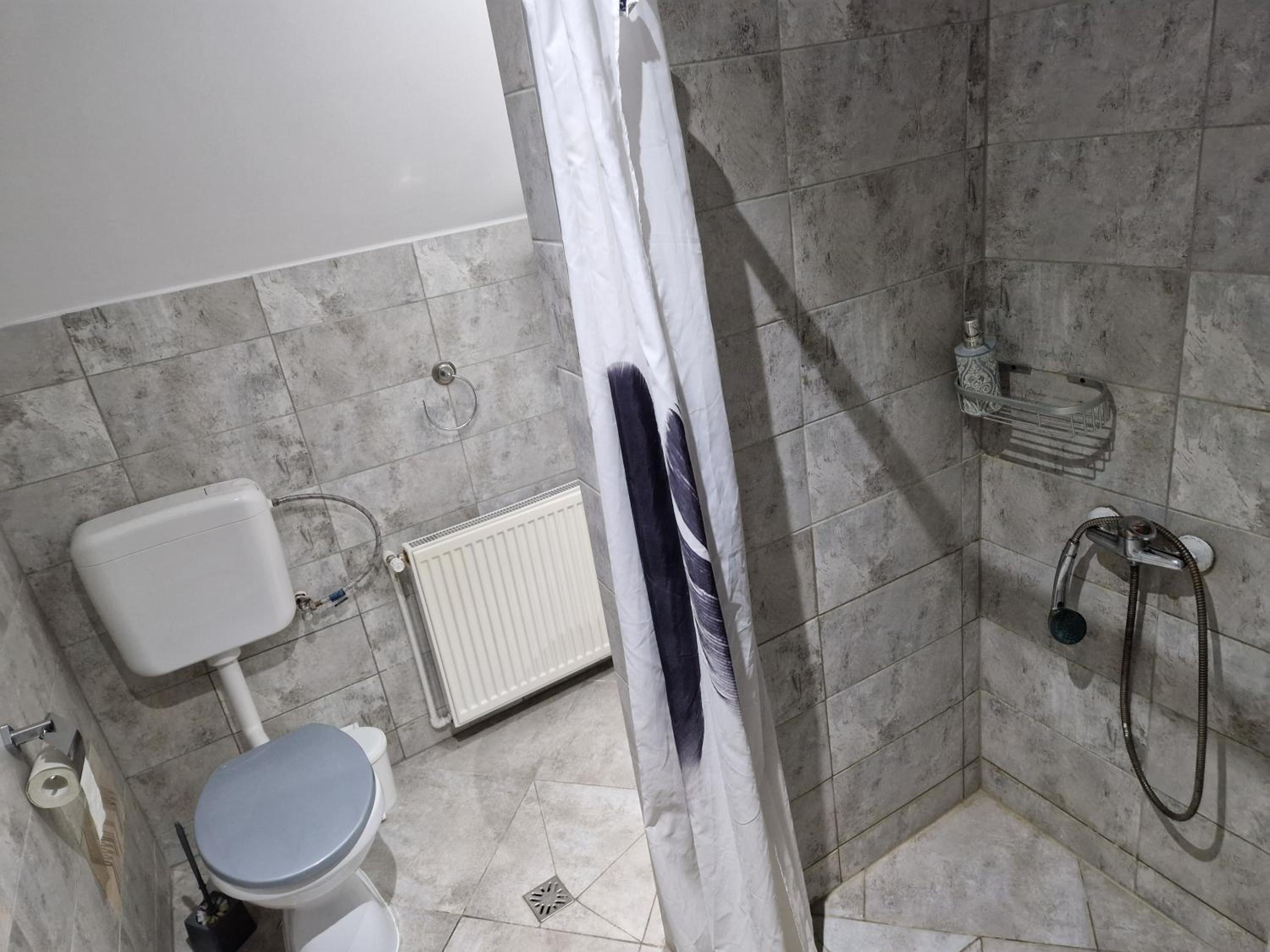 Quadruple Room - Photo 5