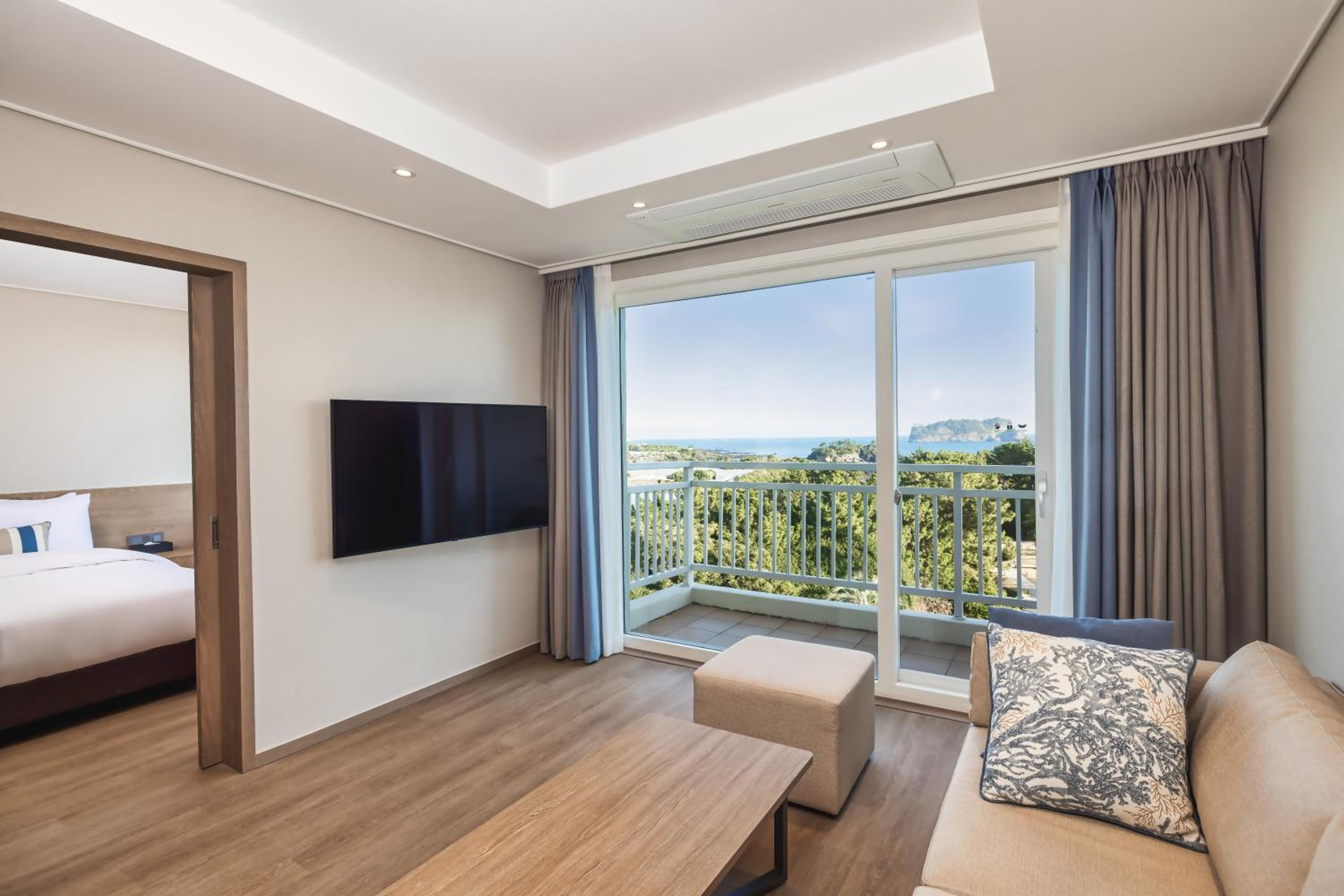 Kensington Premier Ocean - Fully Renovated Room, Free Mini-bar