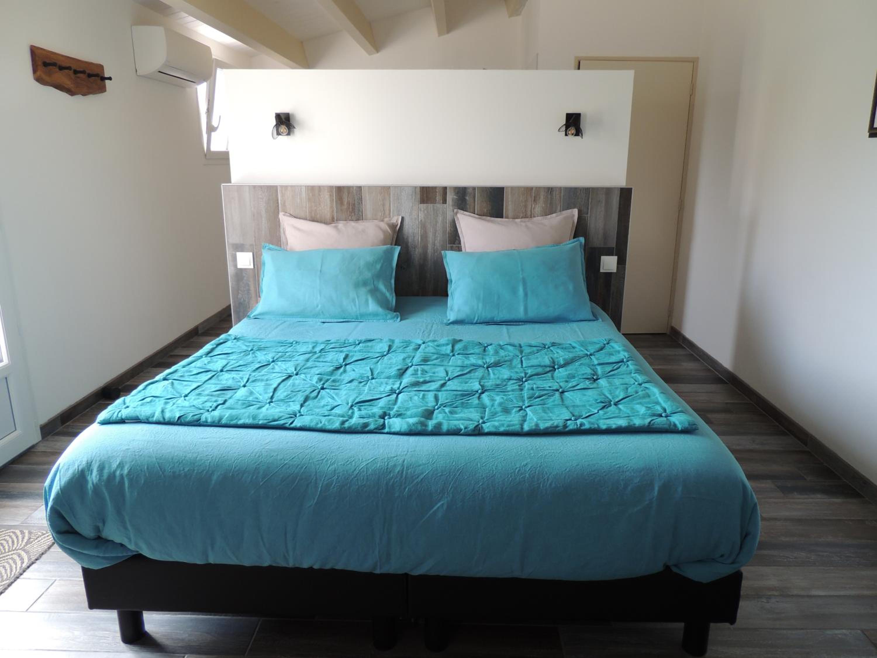 Queen Room with Pool View photo 1