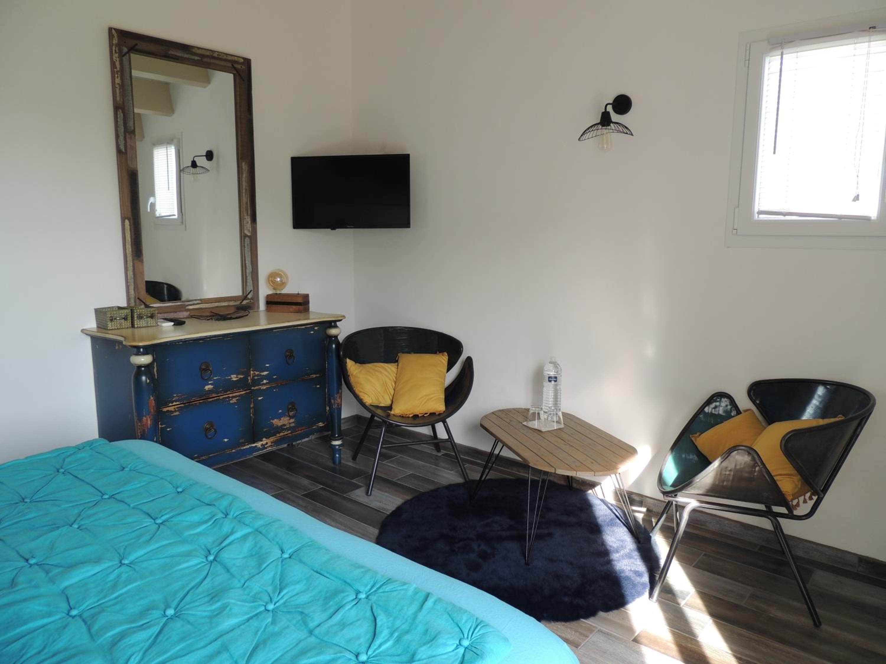 Queen Room with Pool View photo 3