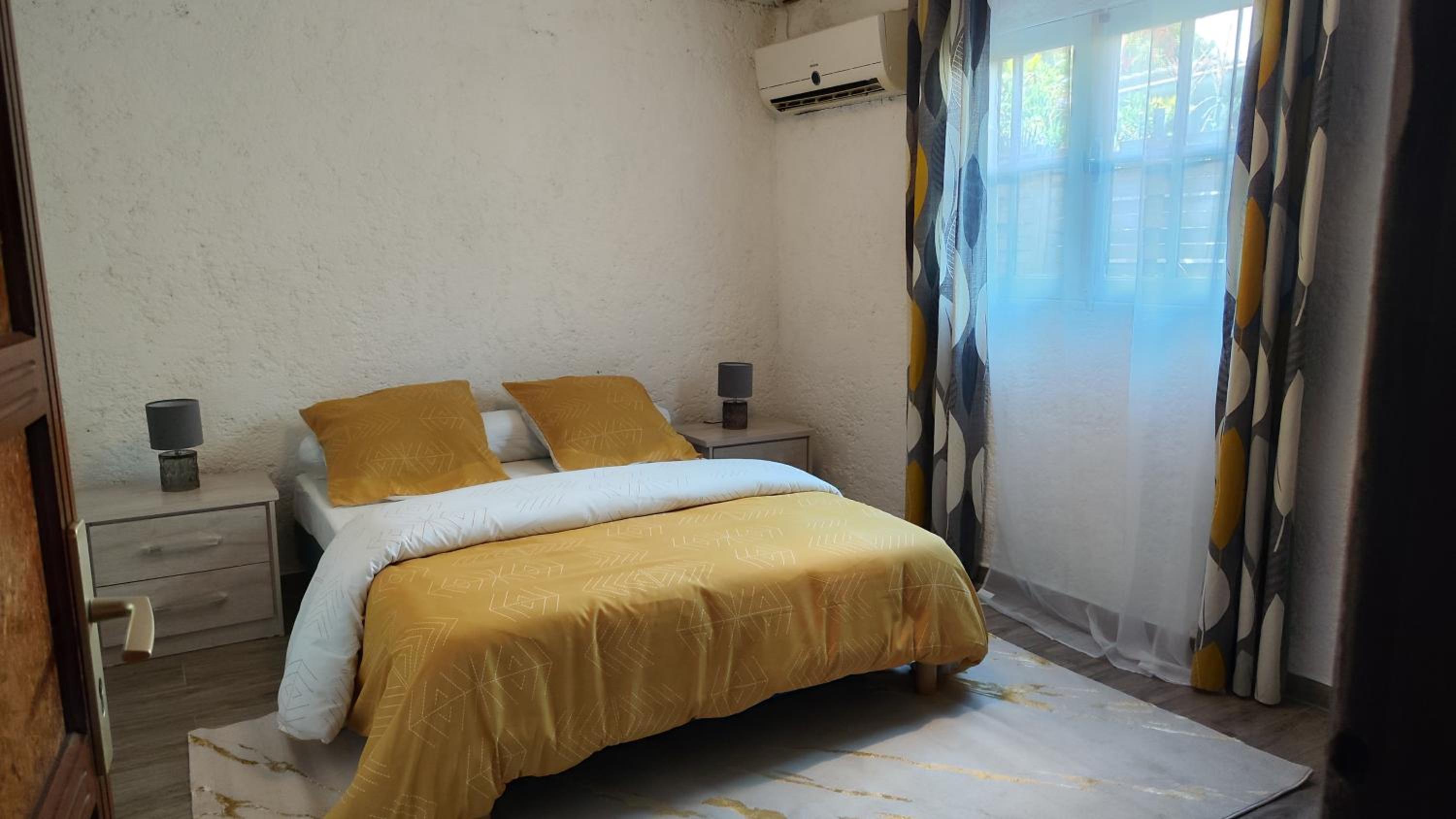 Three-Bedroom House photo 2