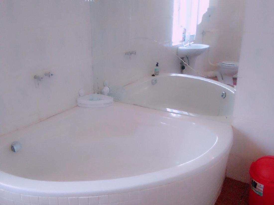 Standard King Room - Photo 6