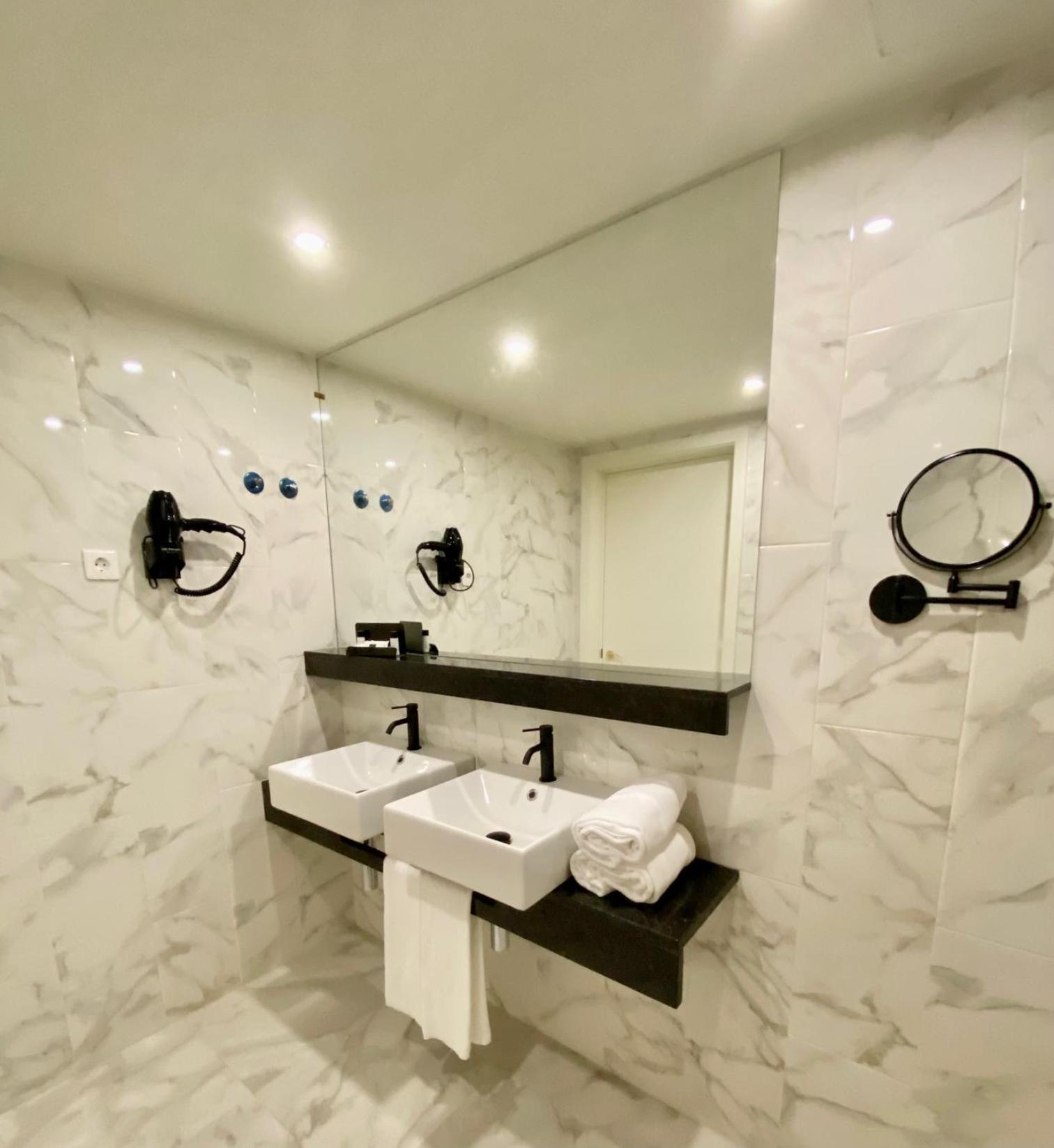 Double Room - Photo 9