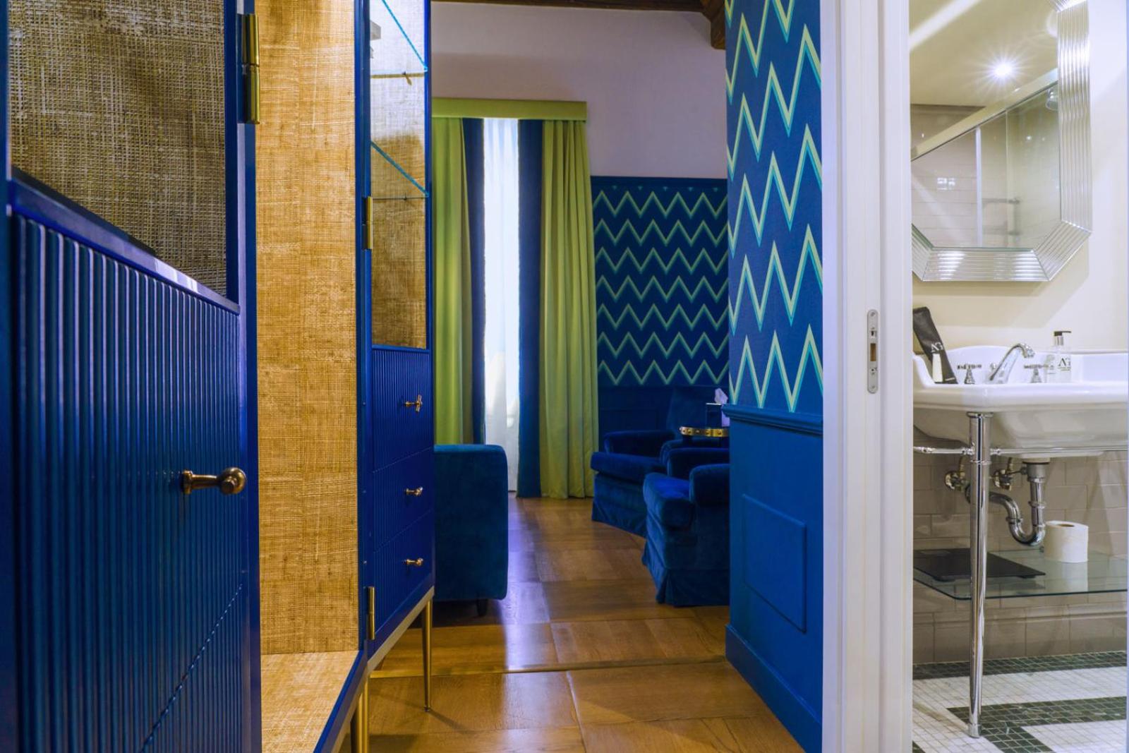 Superior Double Room thumbnail 6