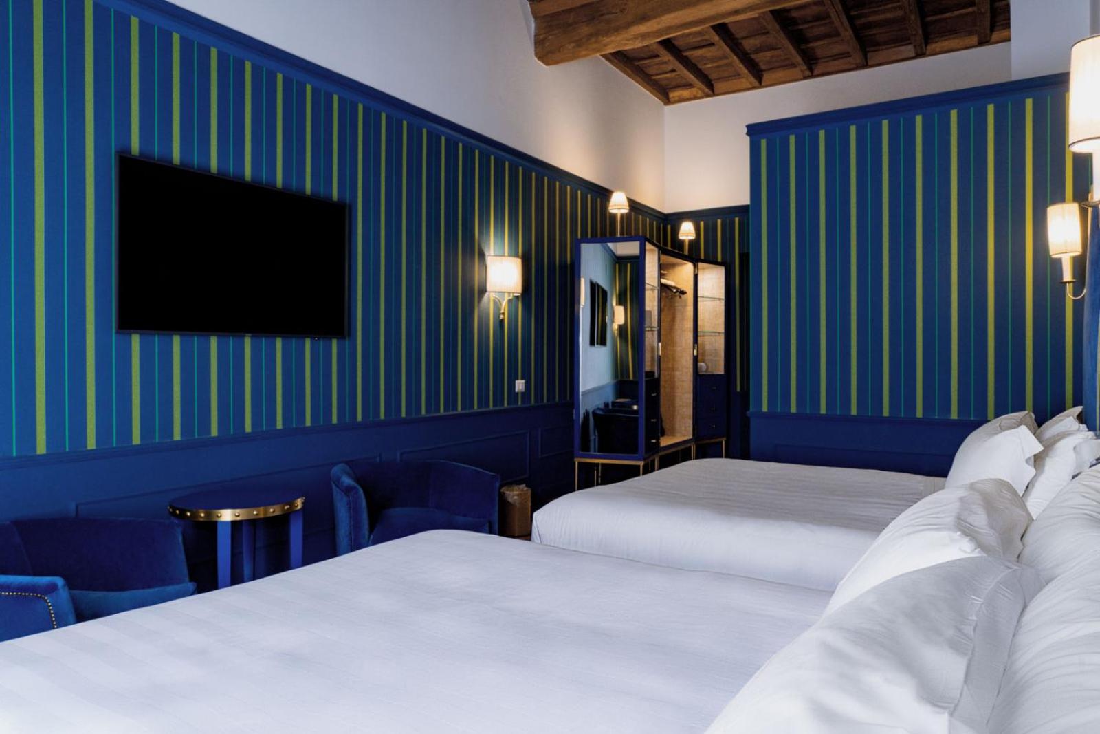 Deluxe Room thumbnail 6