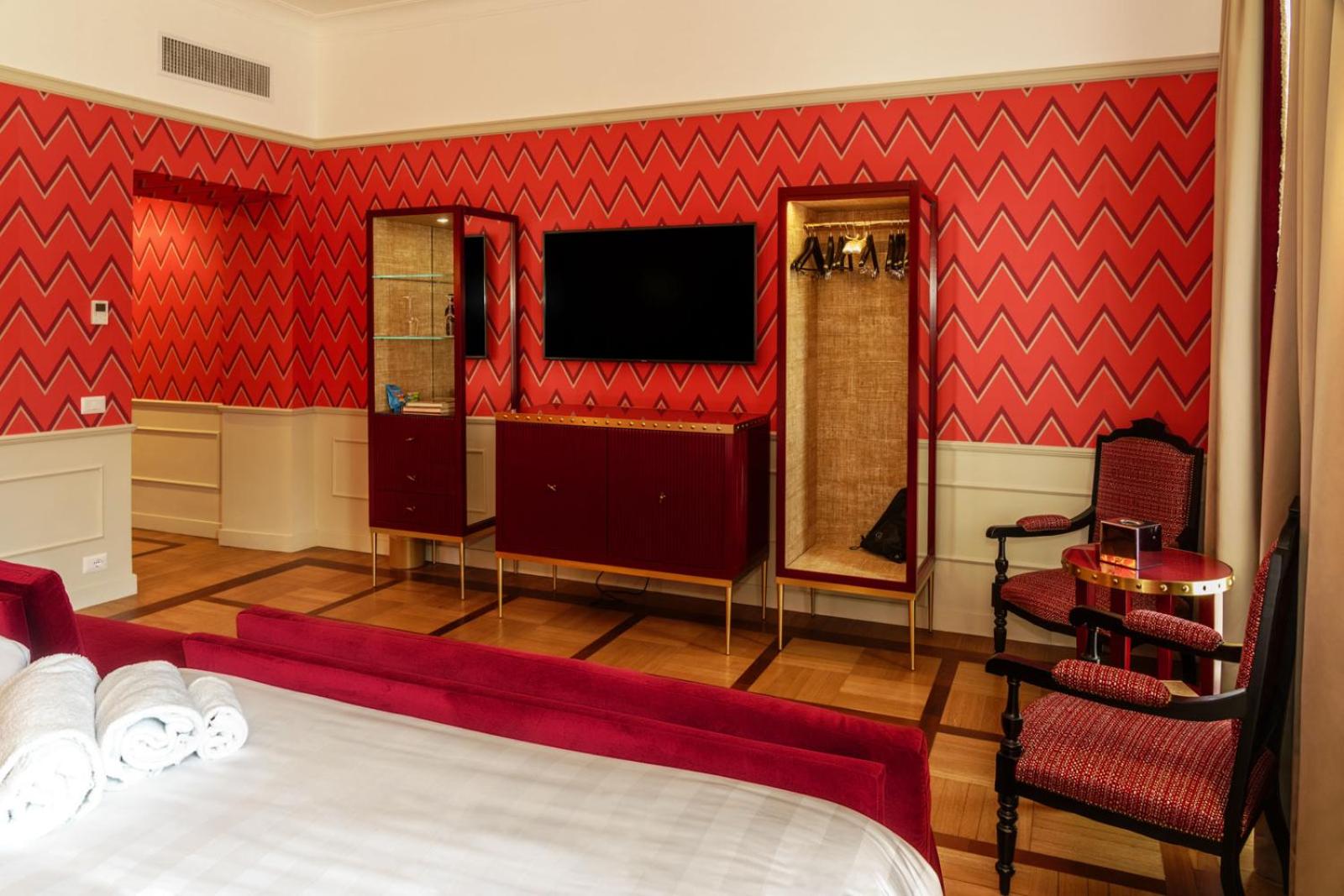 Junior Suite with Balcony thumbnail 5