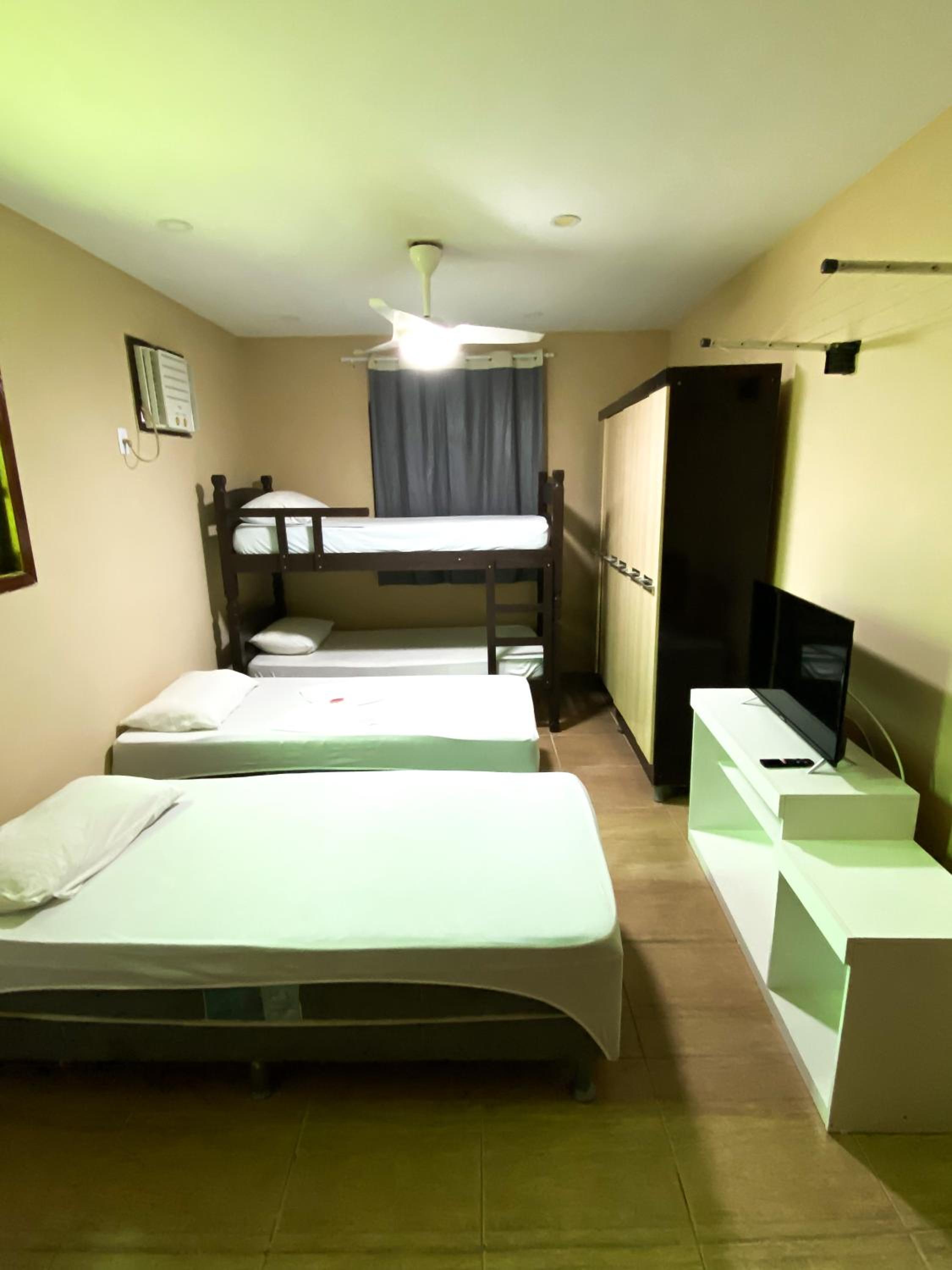 Economy Quadruple Room - Photo 1