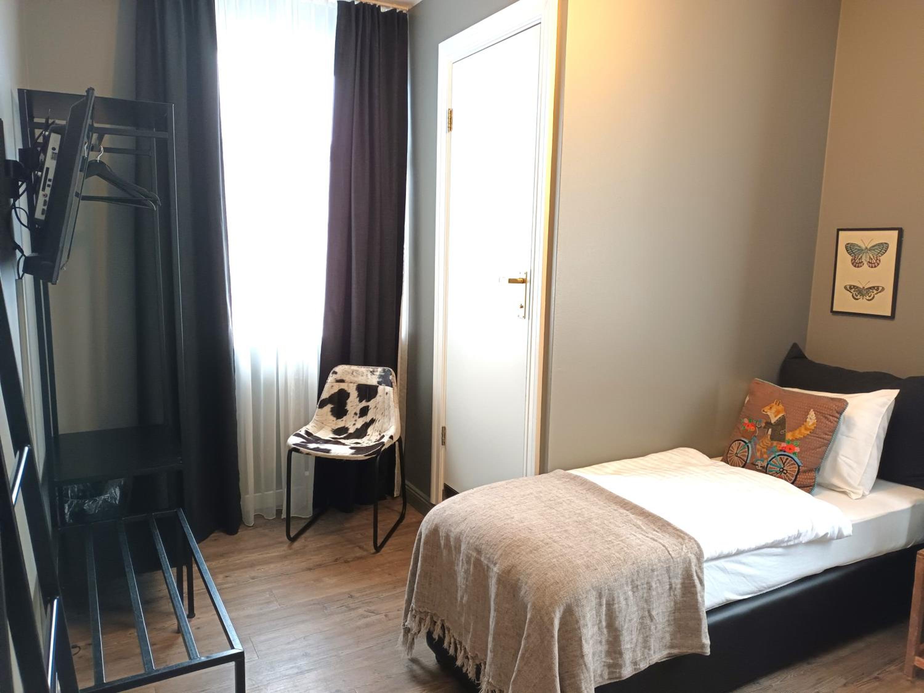 Double Room - Photo 18