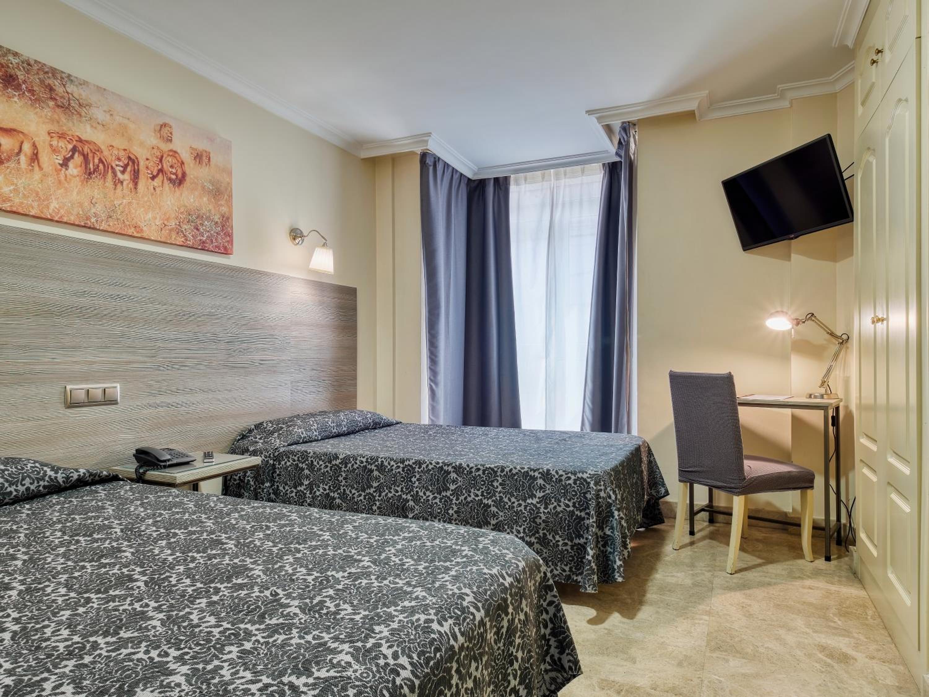 Twin Room - Photo 1