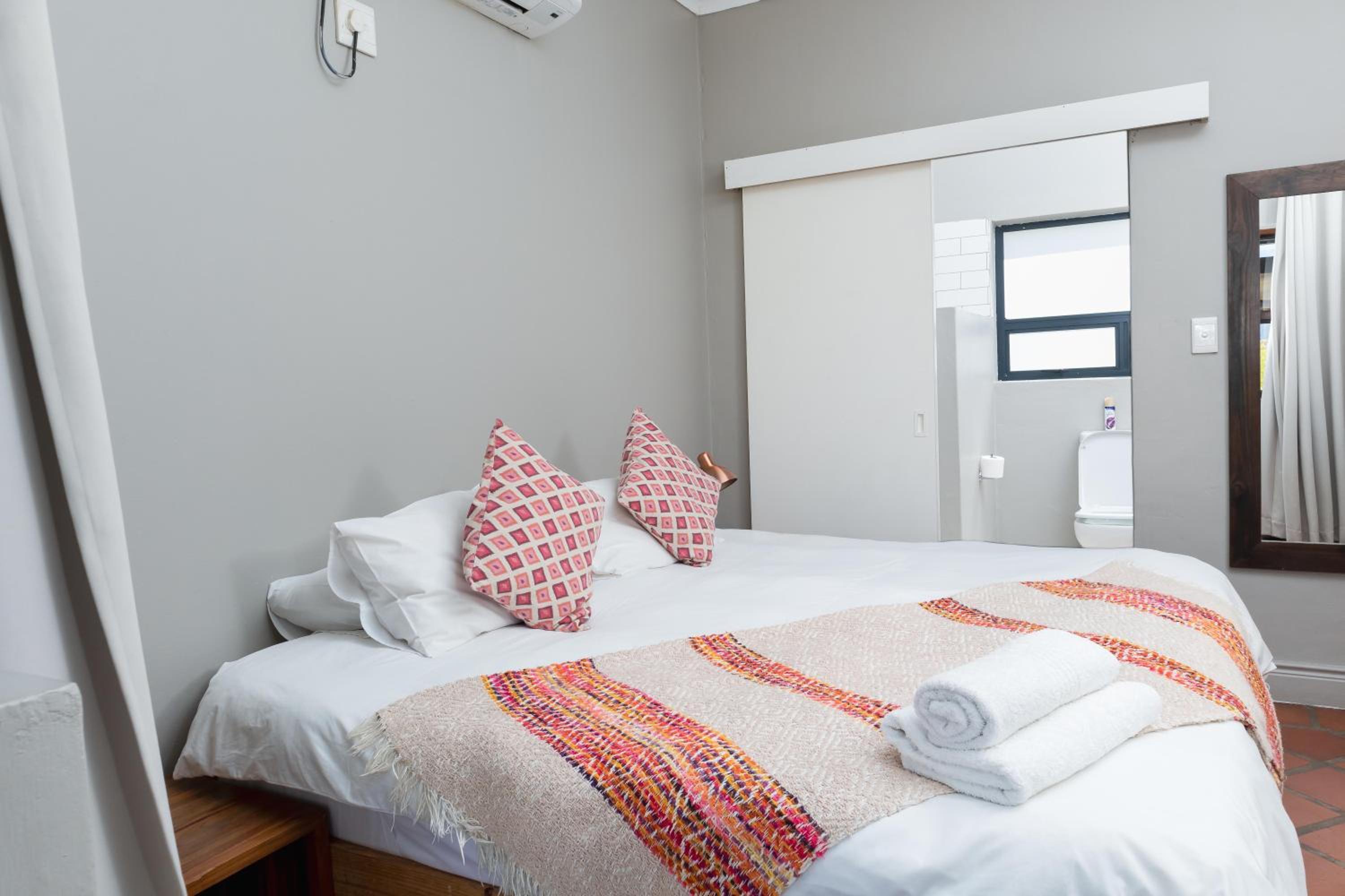 Two-Bedroom Cottage - Photo 12