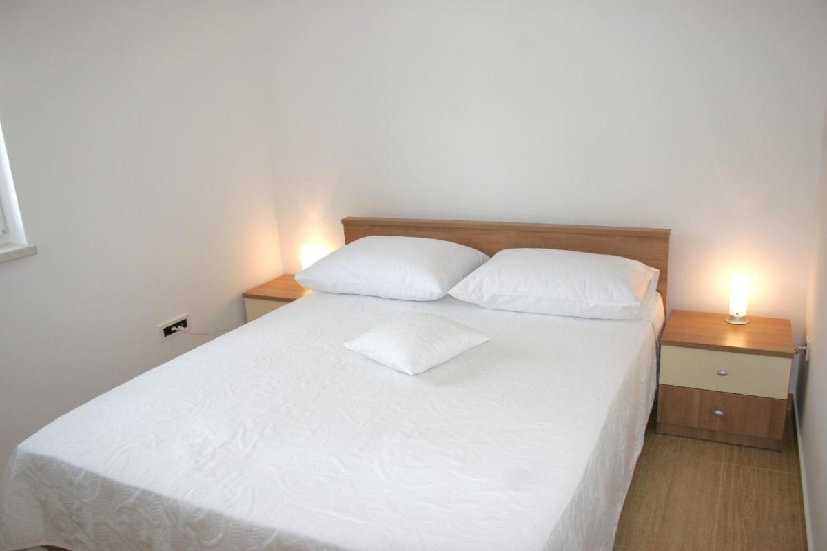 Three-Bedroom Apartment with Balcony and Garden View photo 2