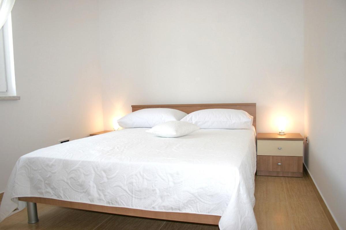 Three-Bedroom Apartment with Balcony and Garden View photo 1