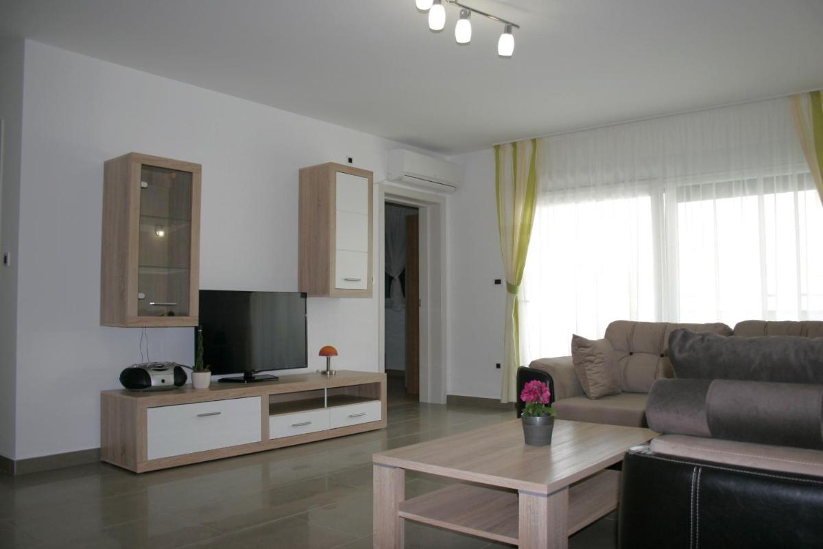 Three-Bedroom Apartment photo 3