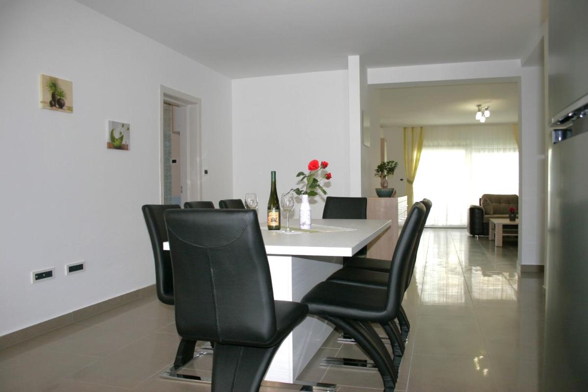Three-Bedroom Apartment photo 1